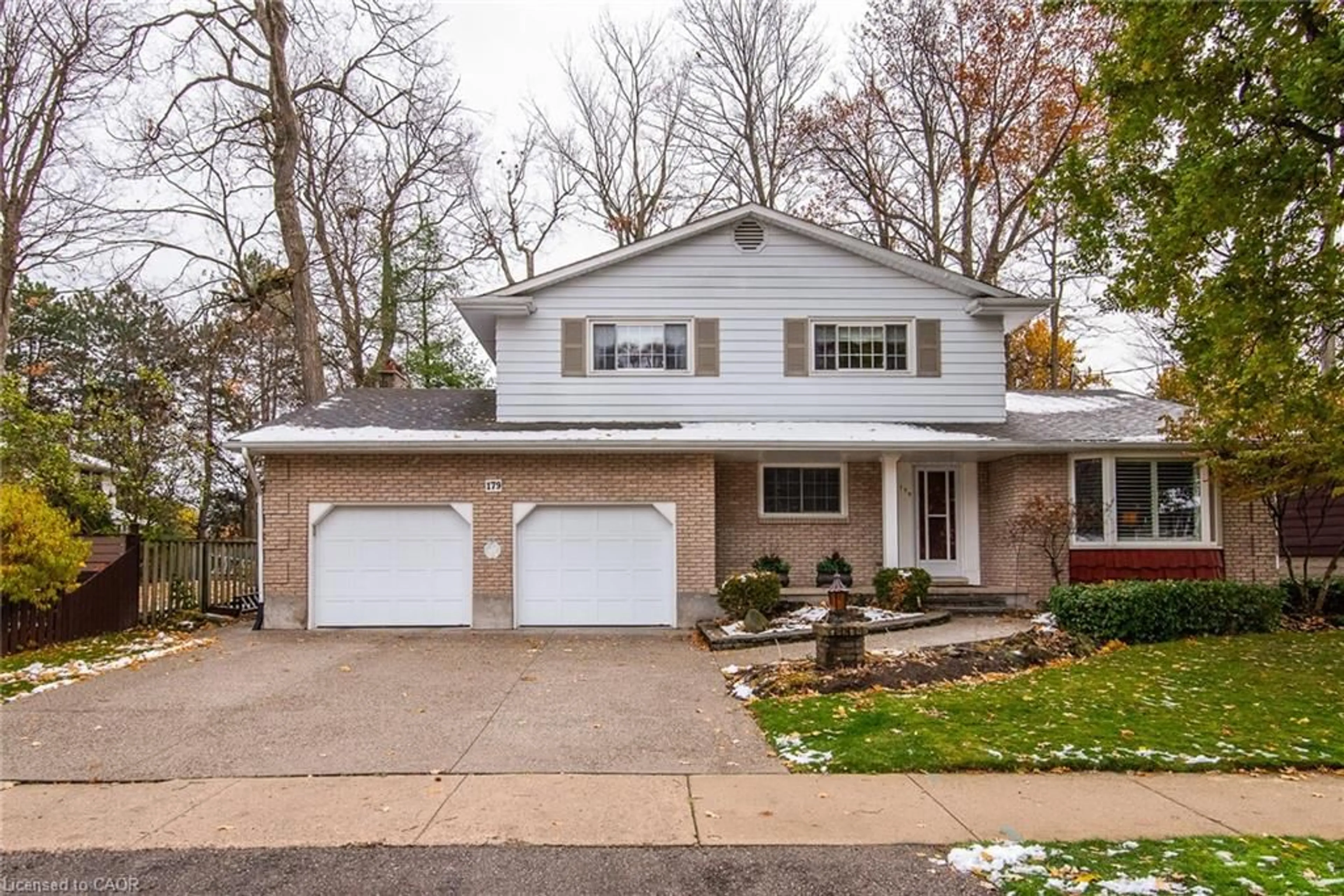 Home with vinyl exterior material, street for 179 Shuh Ave, Kitchener Ontario N2A 1H4