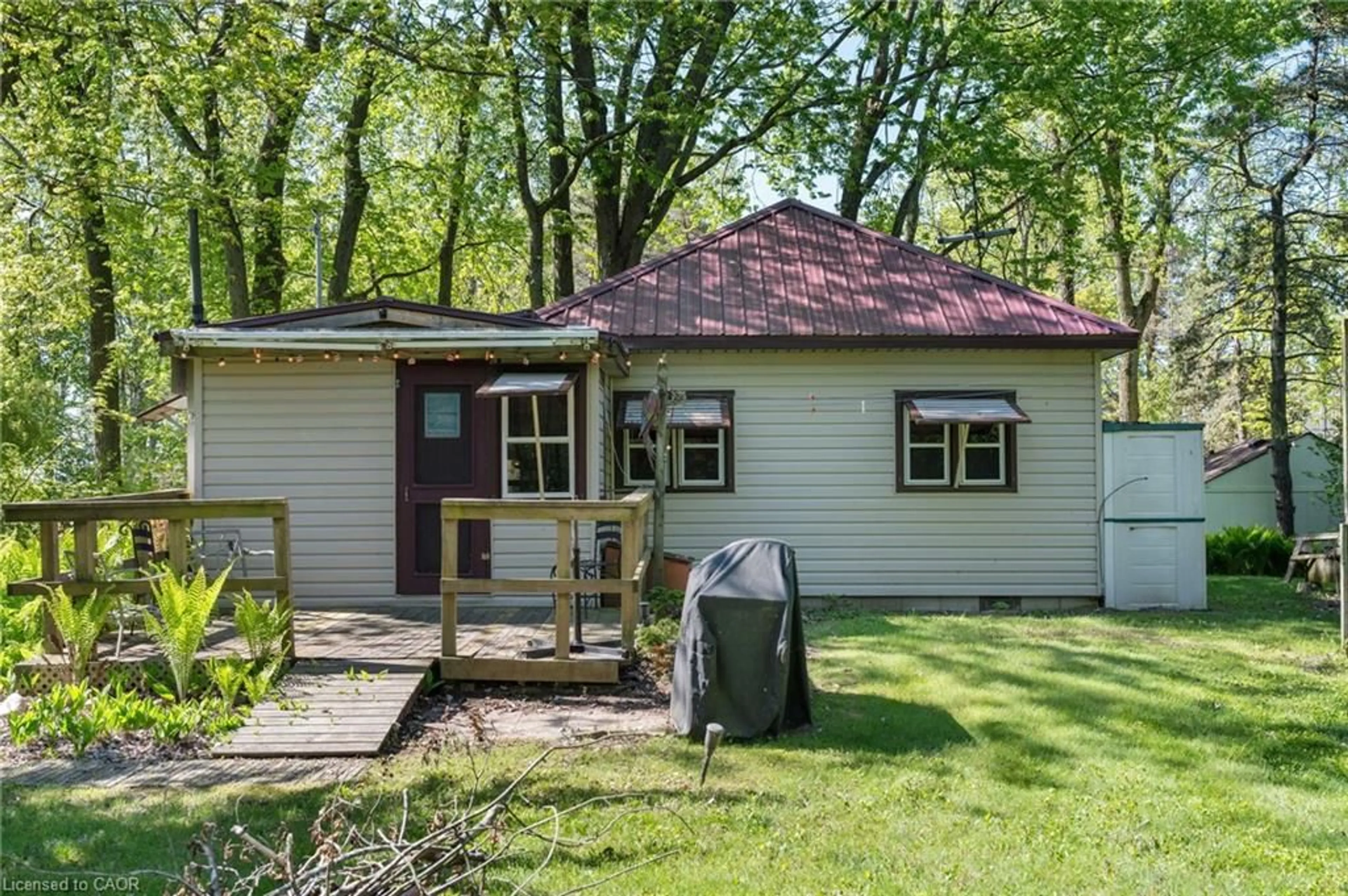 Shed for 303 Erie Blvd, Long Point Ontario N0E 1M0