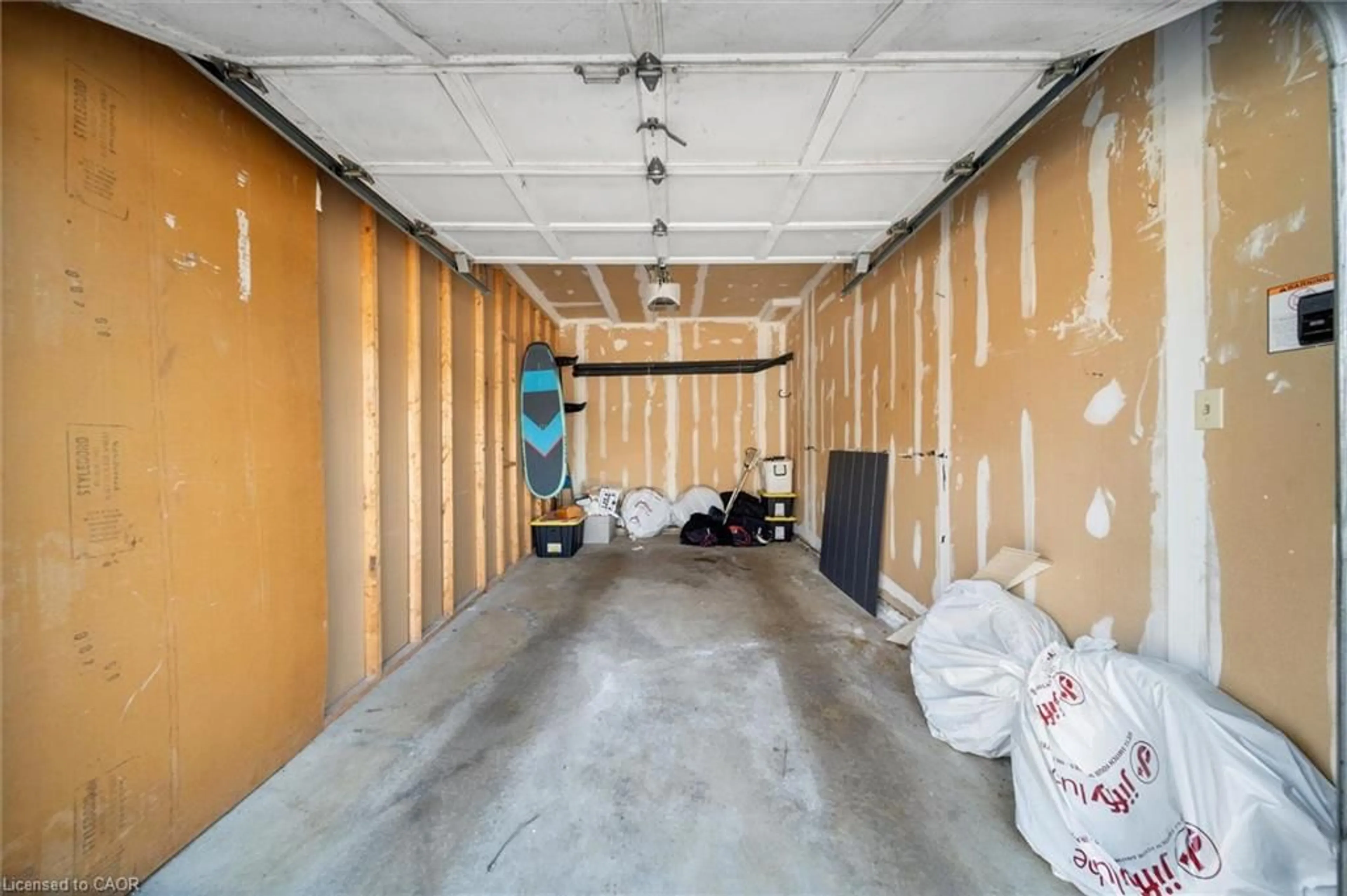 Indoor garage for 2055 Walkers Line #206, Burlington Ontario L7M 4B5