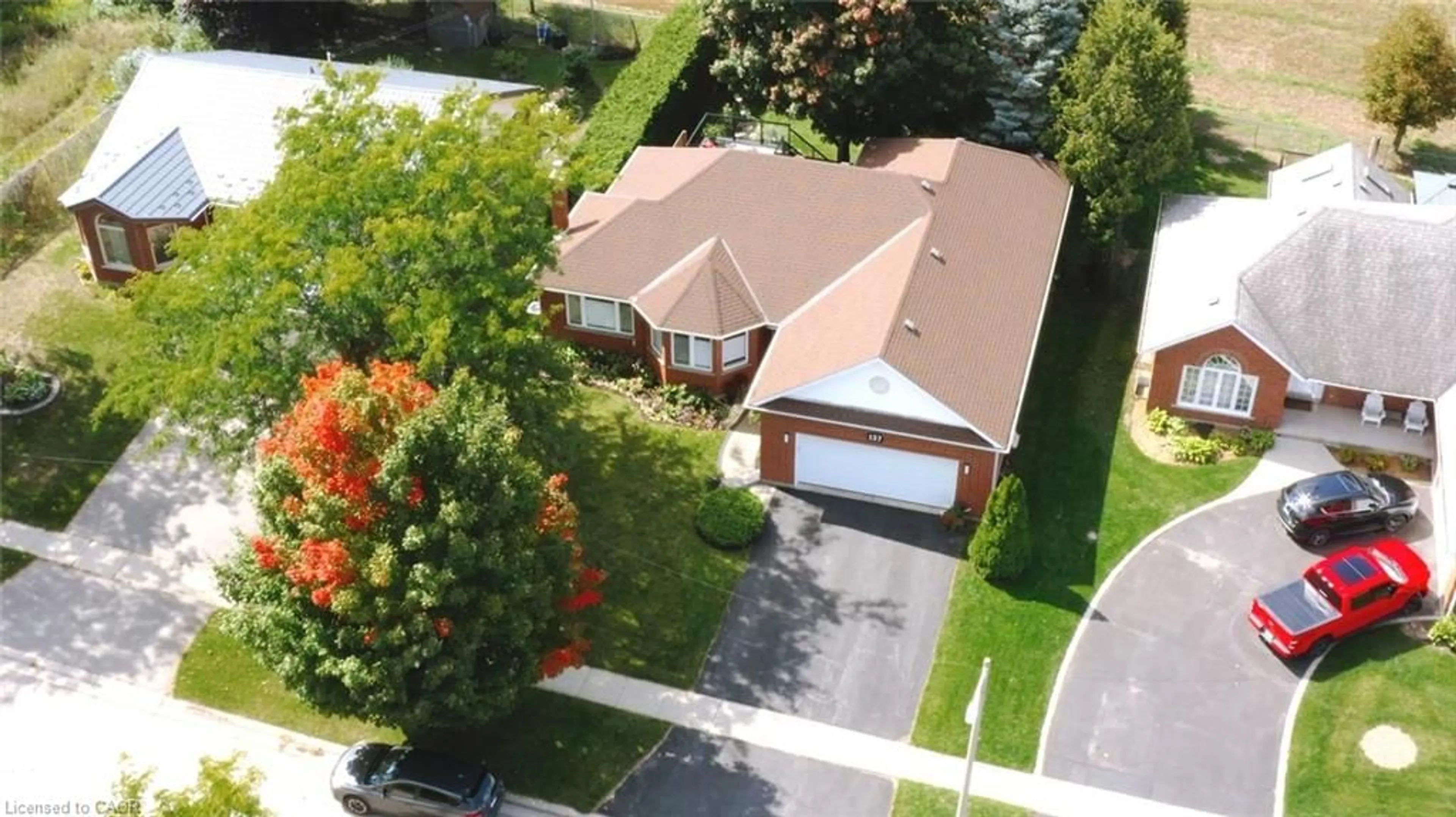 A pic from outside/outdoor area/front of a property/back of a property/a pic from drone, street for 137 Lou's Blvd, Rockwood Ontario N0B 2K0