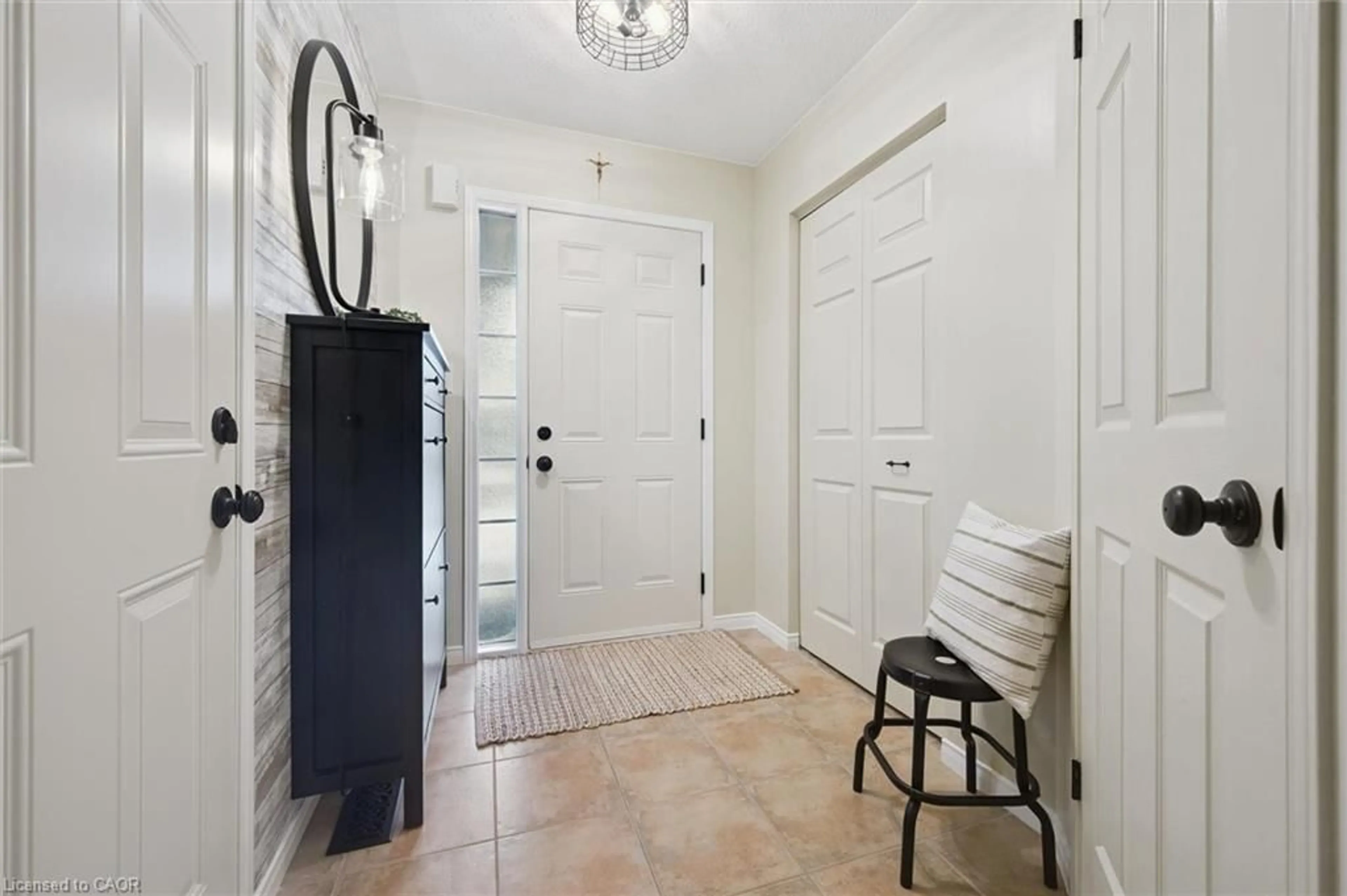 Indoor entryway for 42 Fallowfield Dr #15, Kitchener Ontario N2C 0A8