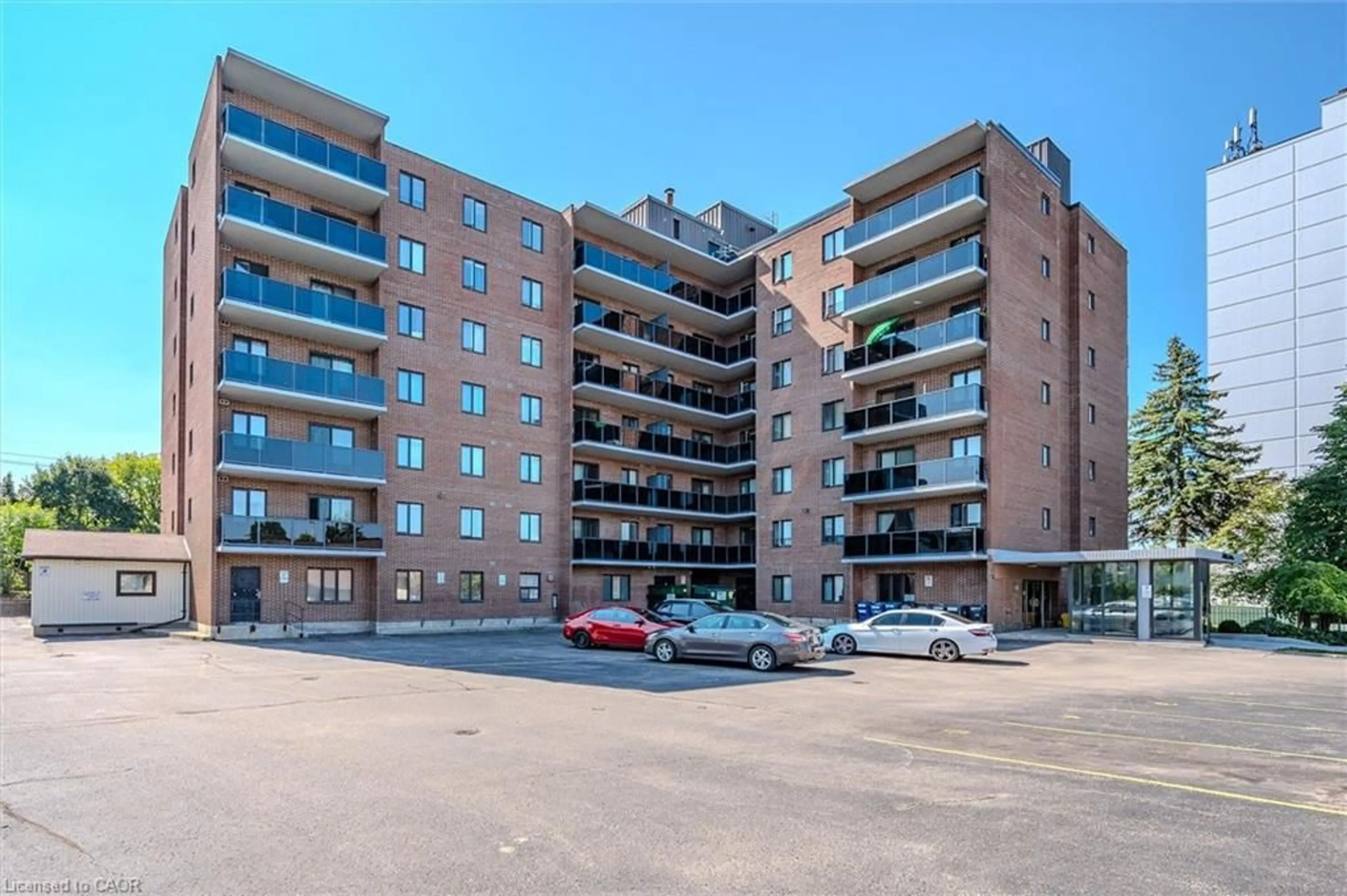 Patio, street for 279 Chandler Dr #210, Kitchener Ontario N2E 1X6