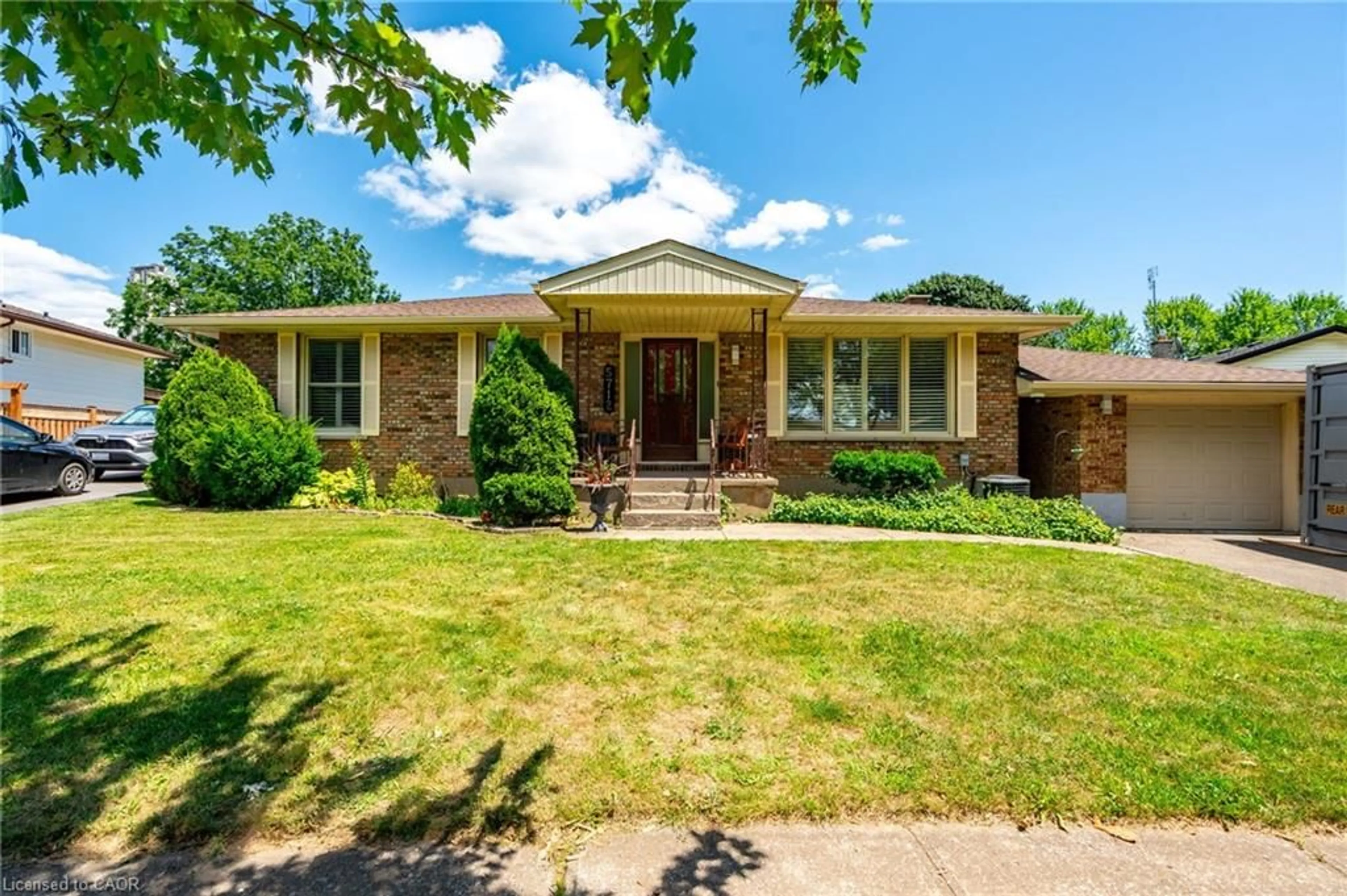 Home with brick exterior material, street for 5712 Sunnylea Cres, Niagara Falls Ontario L2G 2R9