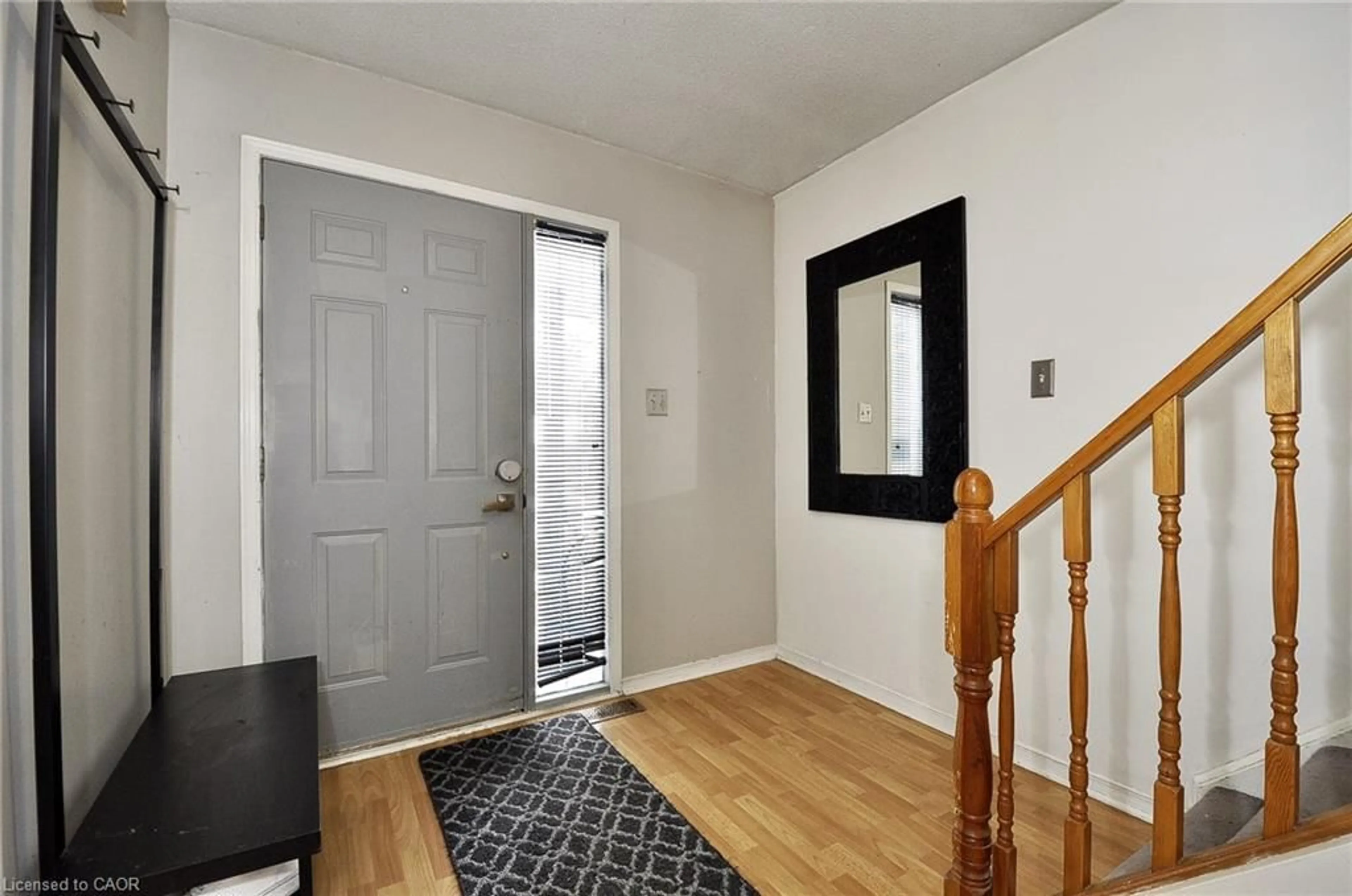 Indoor entryway for 137 Chestnut St, Cambridge Ontario N3H 2J9