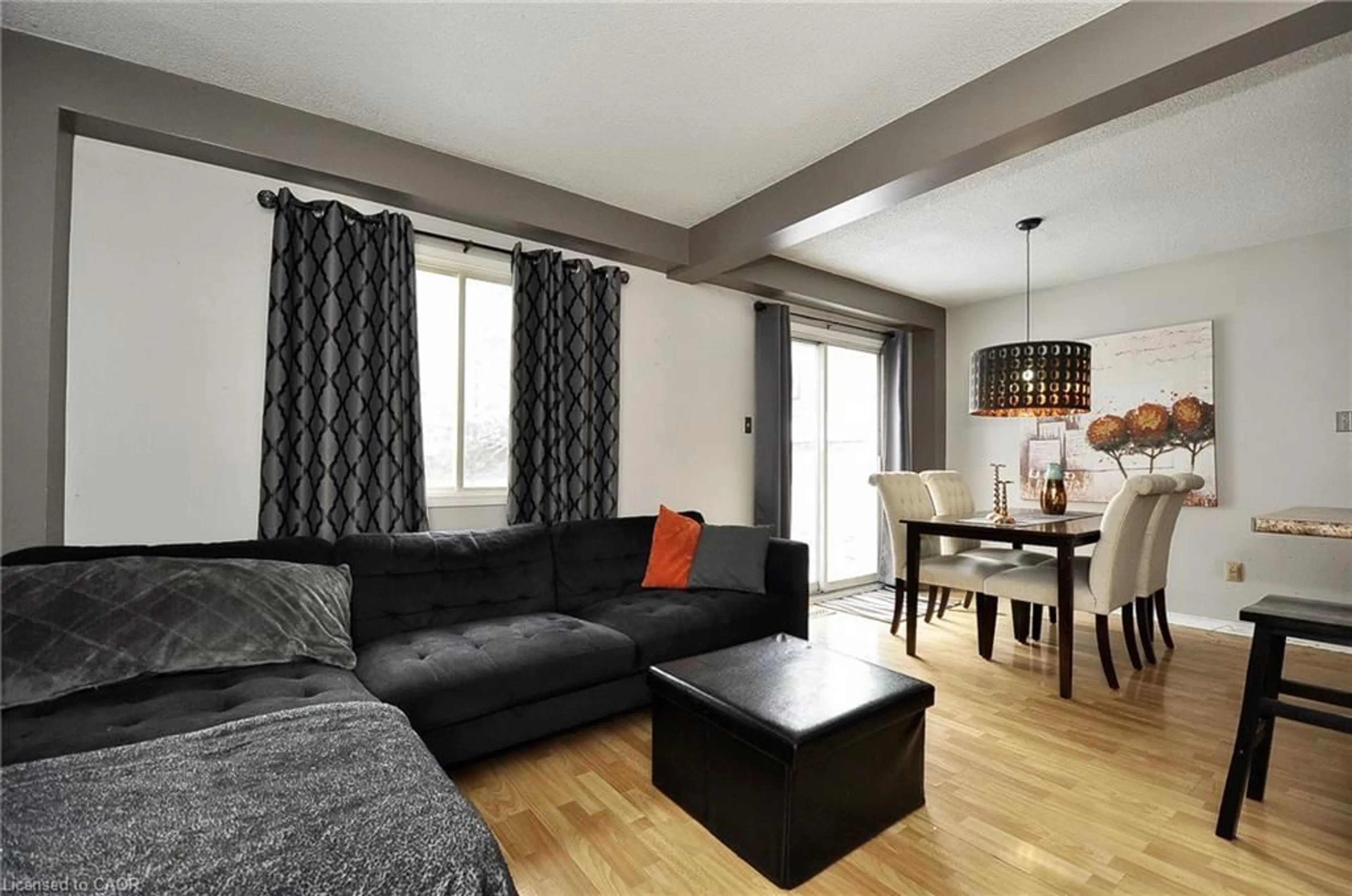Living room with furniture, wood/laminate floor for 137 Chestnut St, Cambridge Ontario N3H 2J9