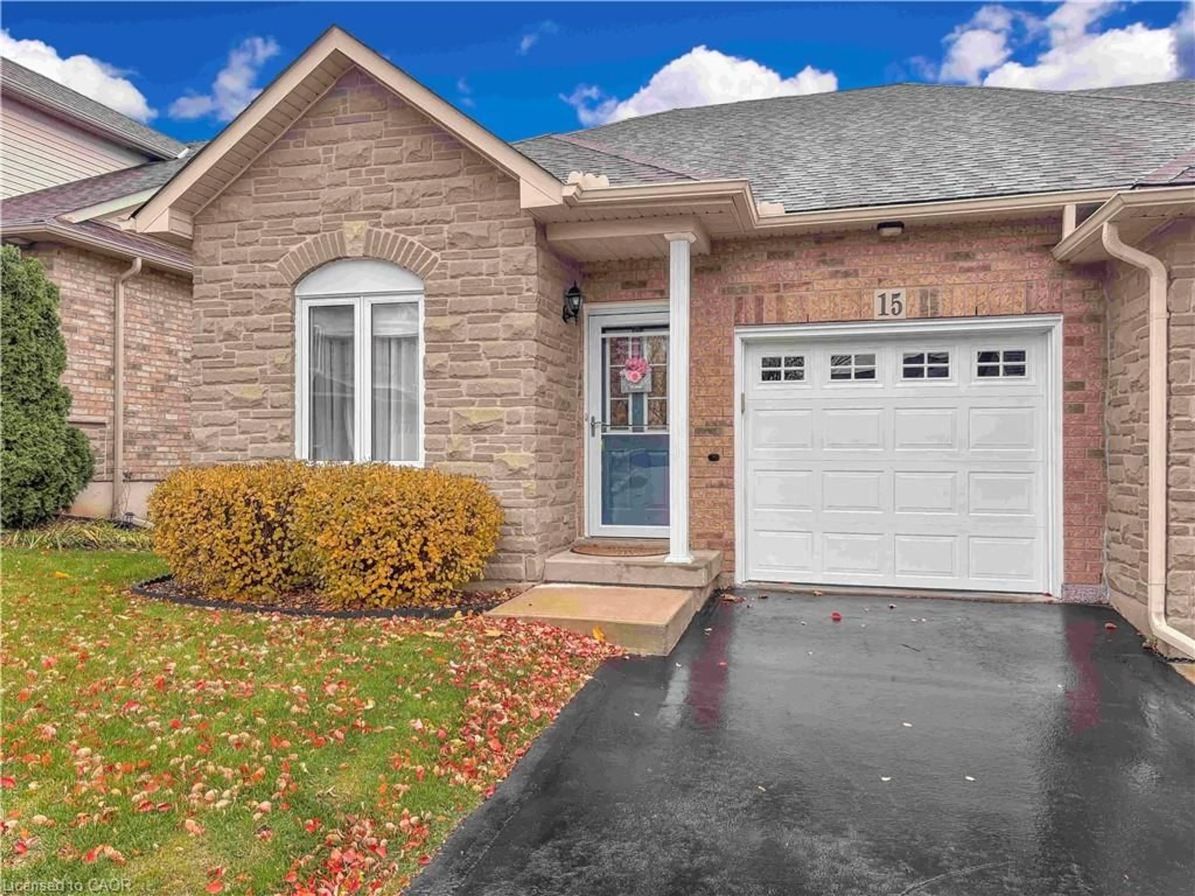 Home with brick exterior material, street for 566 Southridge Dr #15, Hamilton Ontario L9C 7W5
