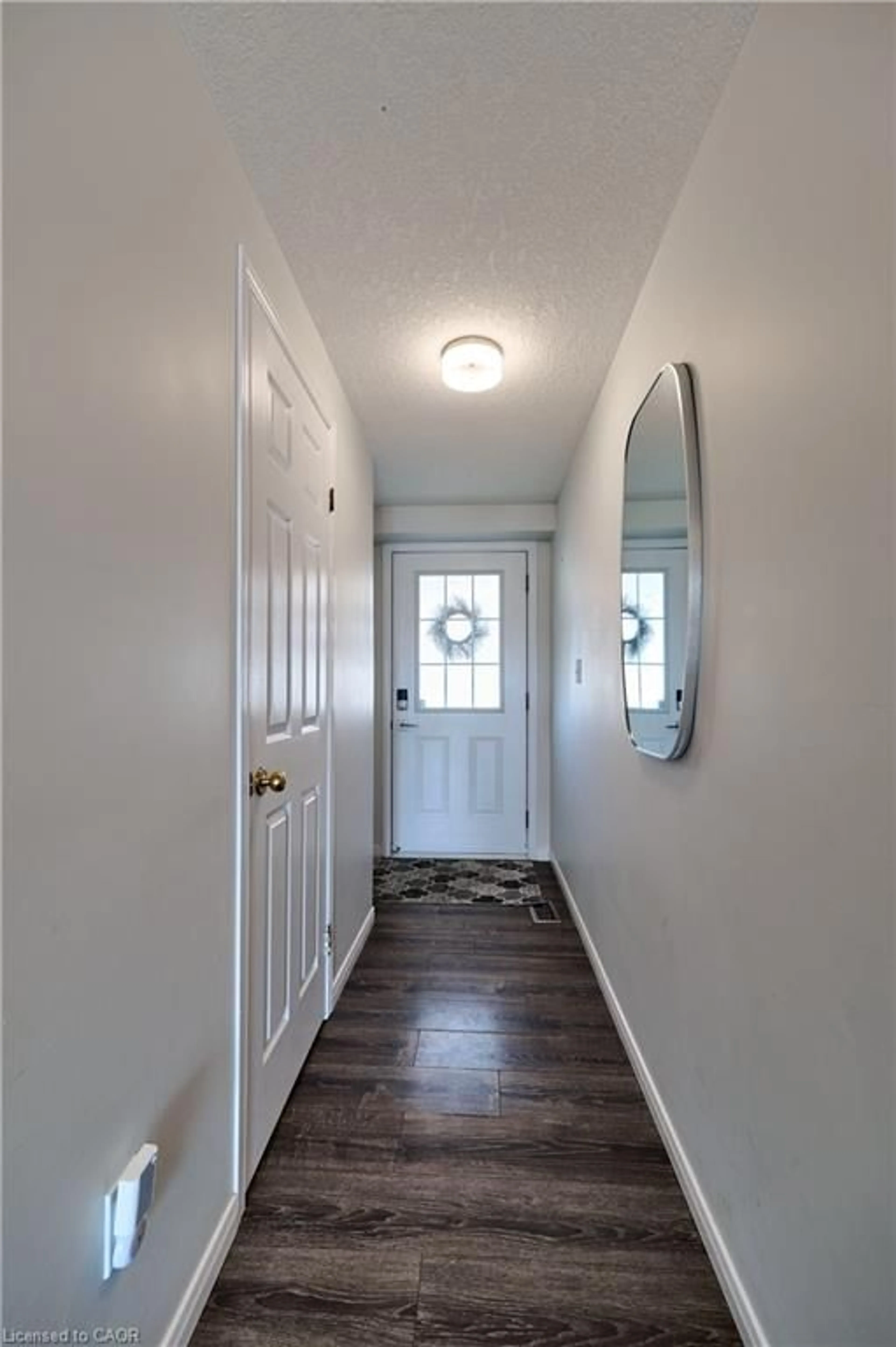 Indoor entryway for 212 Red Clover Crt, Kitchener Ontario N2E 4J5