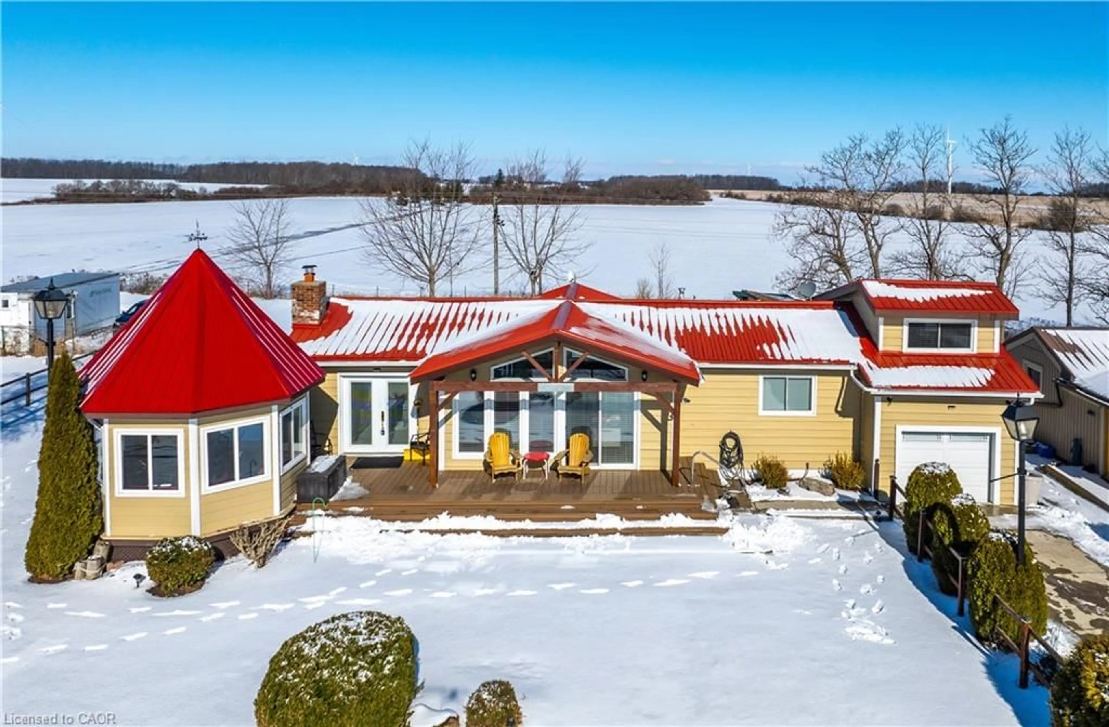 A pic from outside/outdoor area/front of a property/back of a property/a pic from drone, unknown for 817 Lakeshore Rd, Selkirk Ontario N0A 1P0