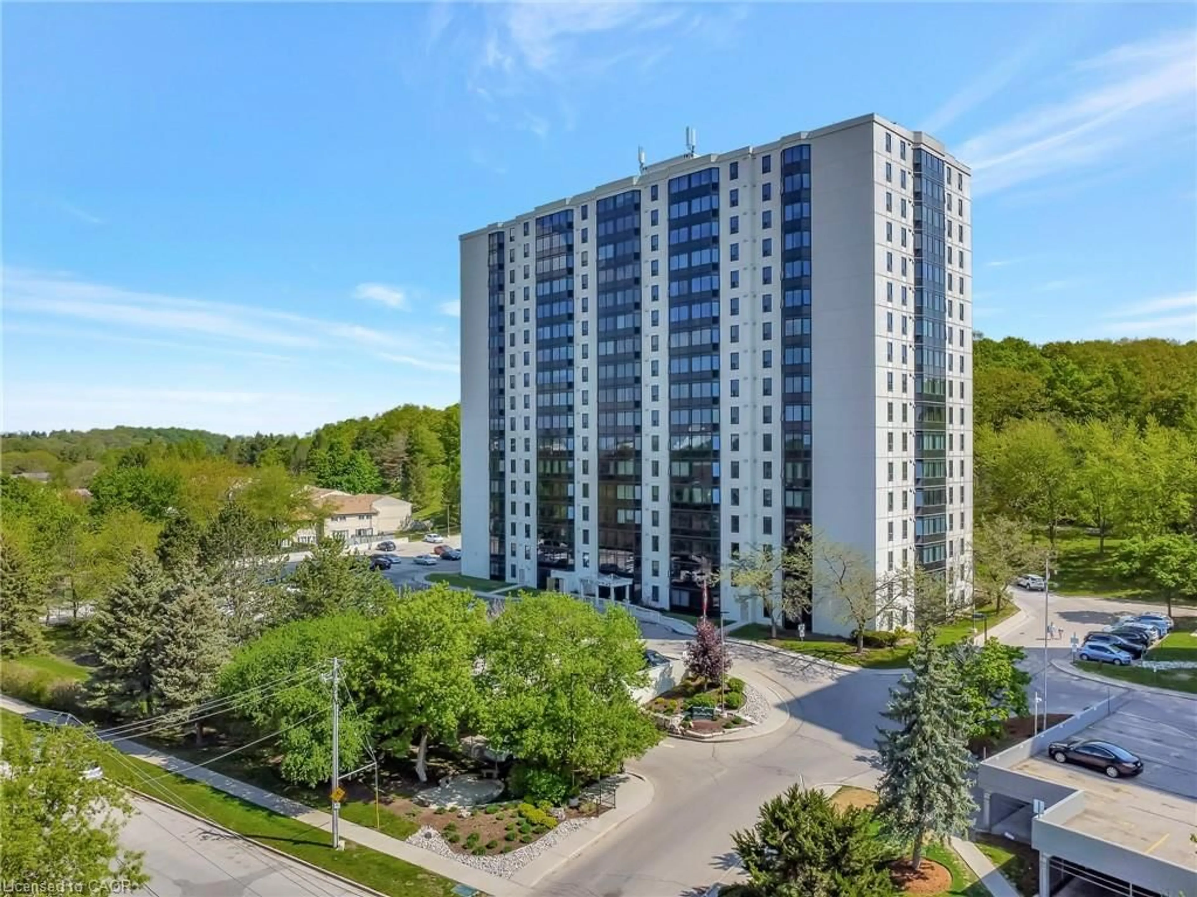 A pic from outside/outdoor area/front of a property/back of a property/a pic from drone, city buildings view from balcony for 35 Green Valley Dr #1614, Kitchener Ontario N2P 2A5