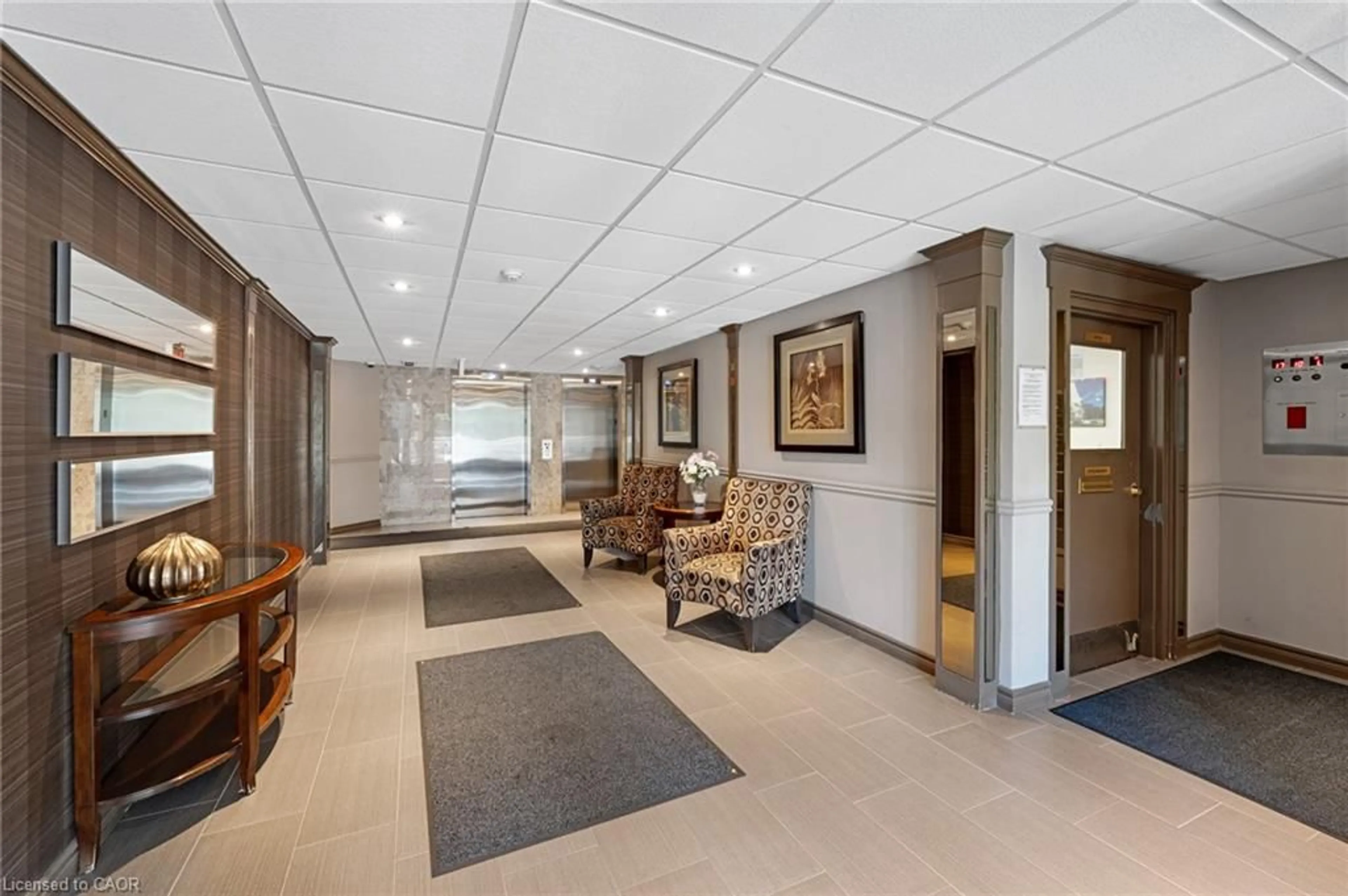 Lobby for 35 Green Valley Dr #1614, Kitchener Ontario N2P 2A5