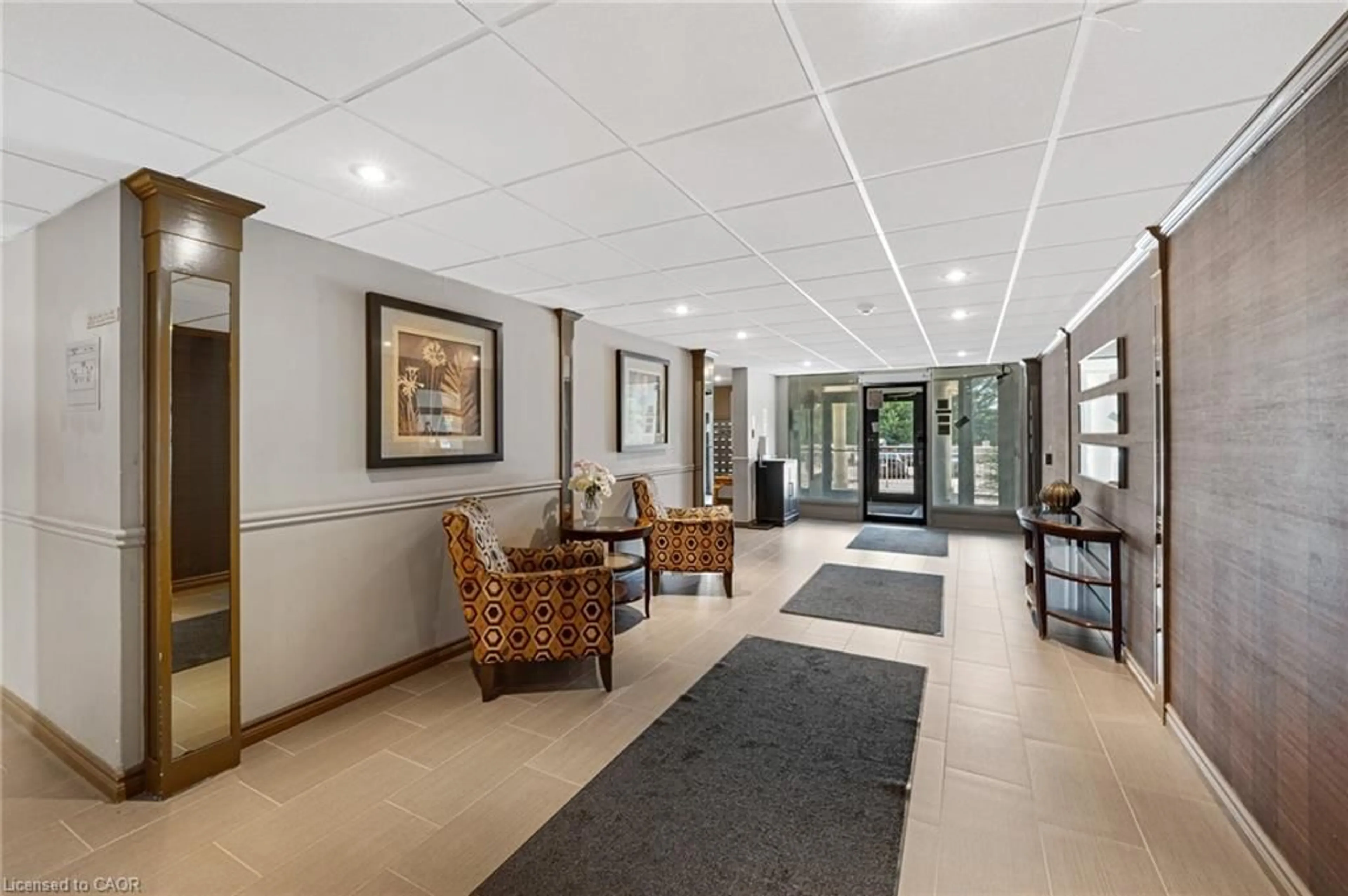 Lobby for 35 Green Valley Dr #1614, Kitchener Ontario N2P 2A5