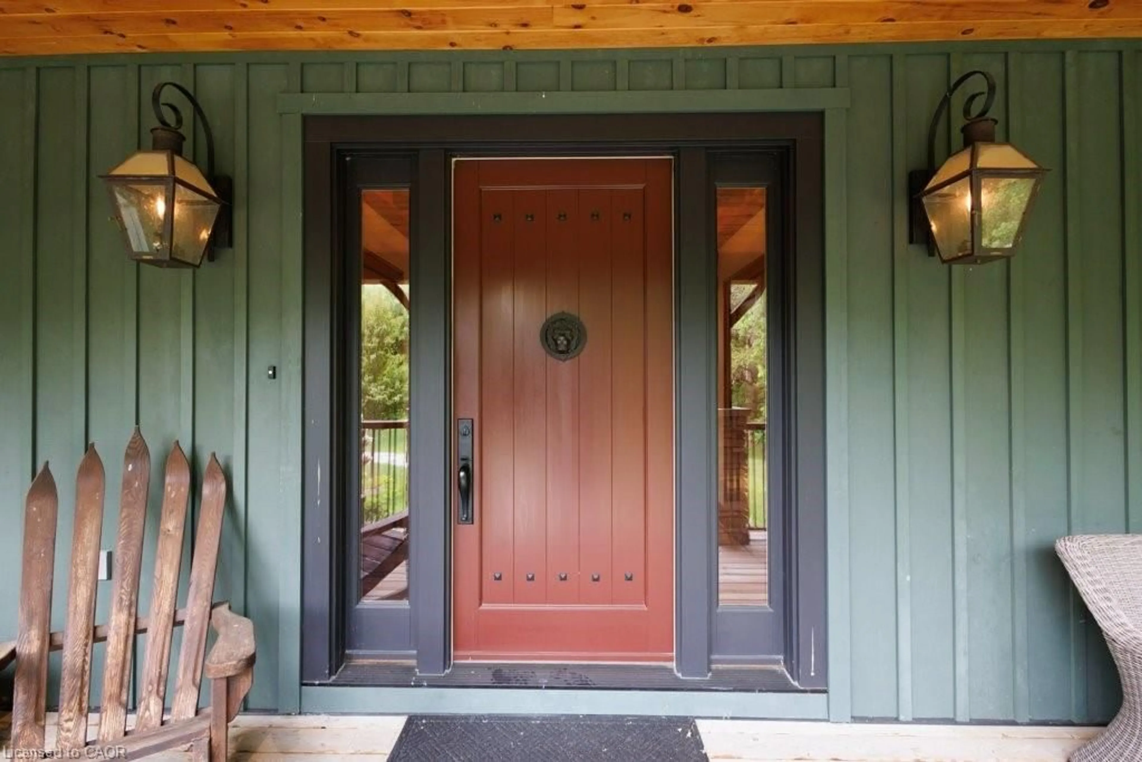 Indoor entryway for 8429 Poplar Side Rd, Clearview Ontario L9Y 3Y9