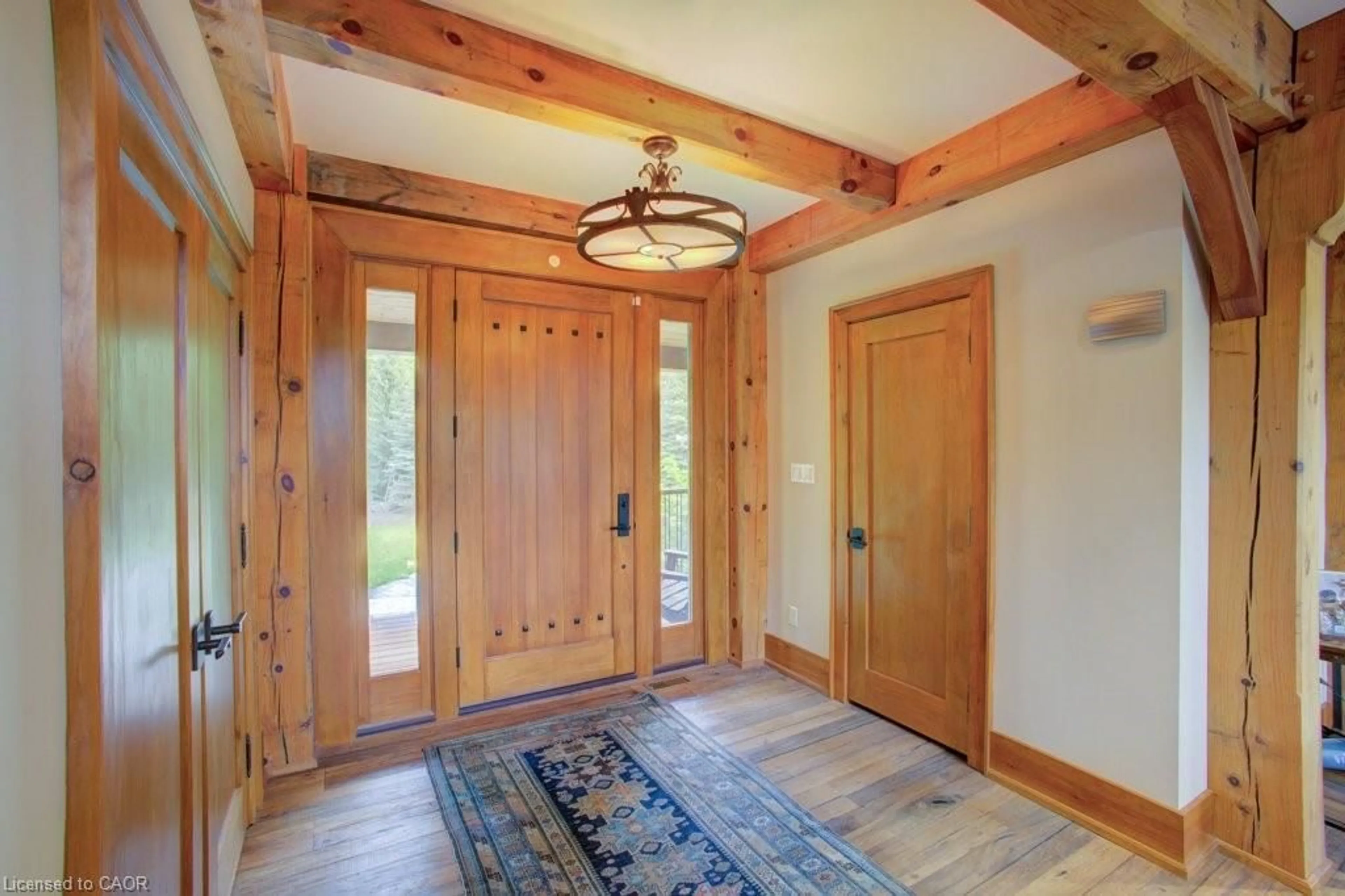 Indoor entryway for 8429 Poplar Side Rd, Clearview Ontario L9Y 3Y9