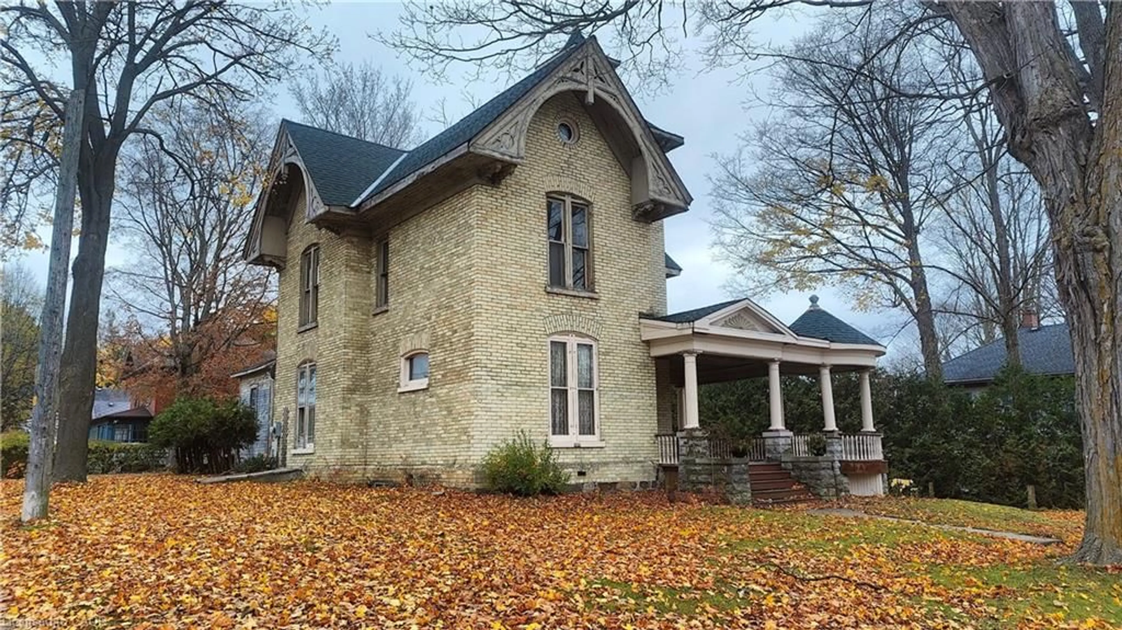 Home with brick exterior material, building for 104 Patrick St, Wingham Ontario N0G 2W0