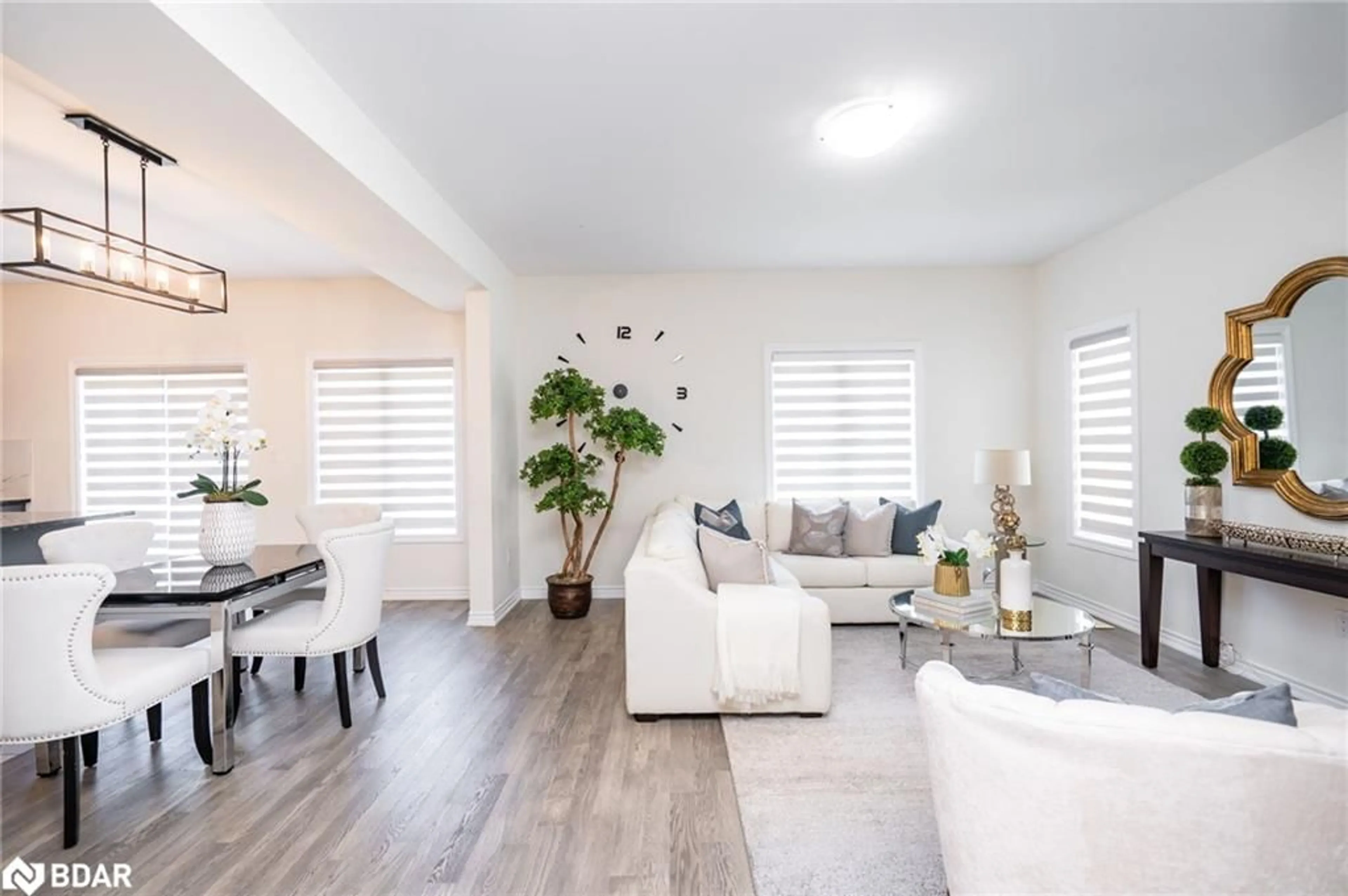 Living room with furniture, unknown for 16 Bethune Ave, Welland Ontario L3B 0H5