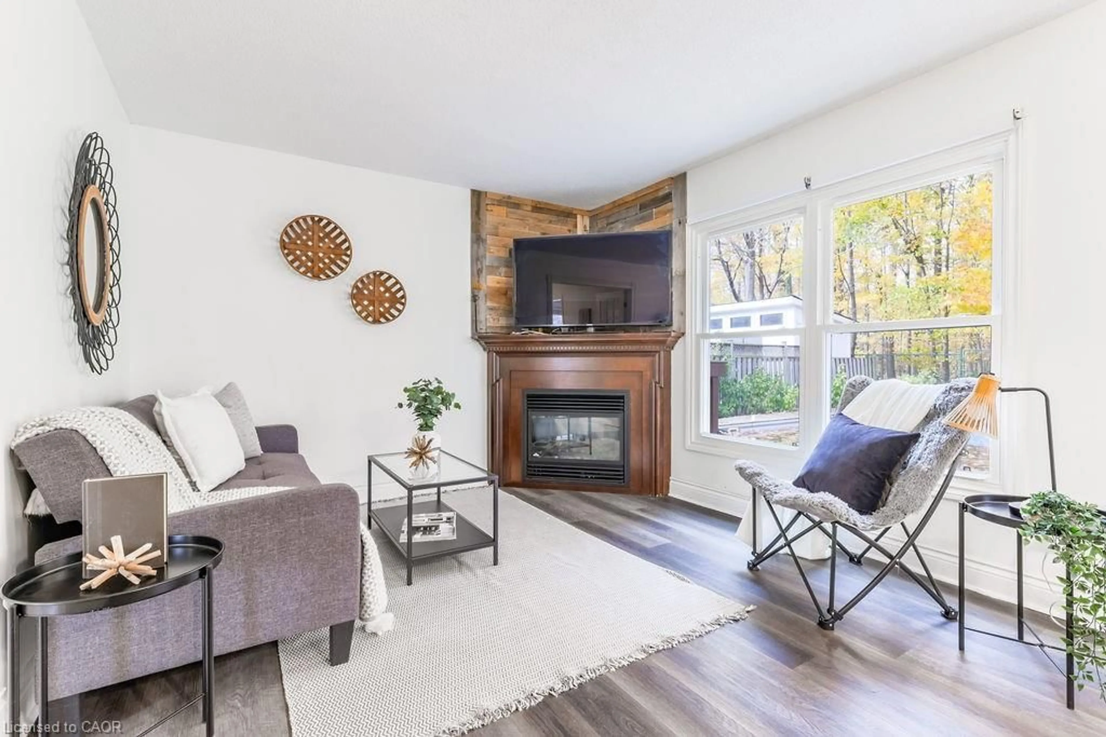 Living room with furniture, unknown for 48 Morgan Dr, Caledonia Ontario N3W 1H7