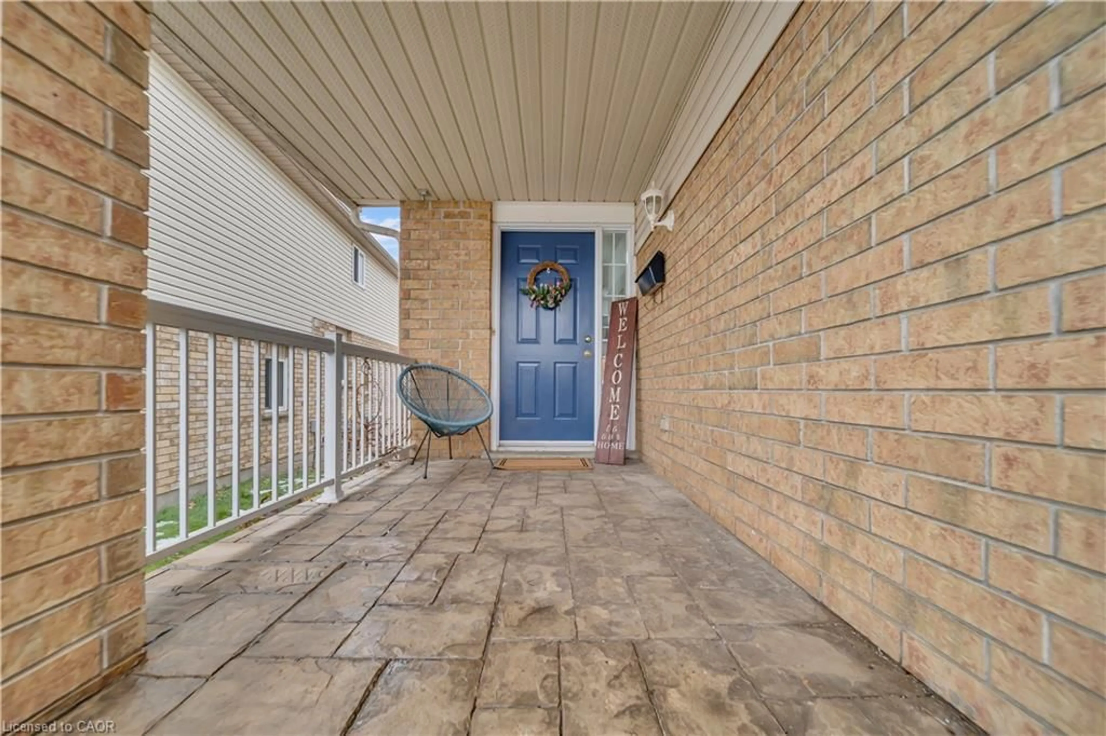 Indoor entryway for 35 Templewood Dr, Kitchener Ontario N2R 1K9
