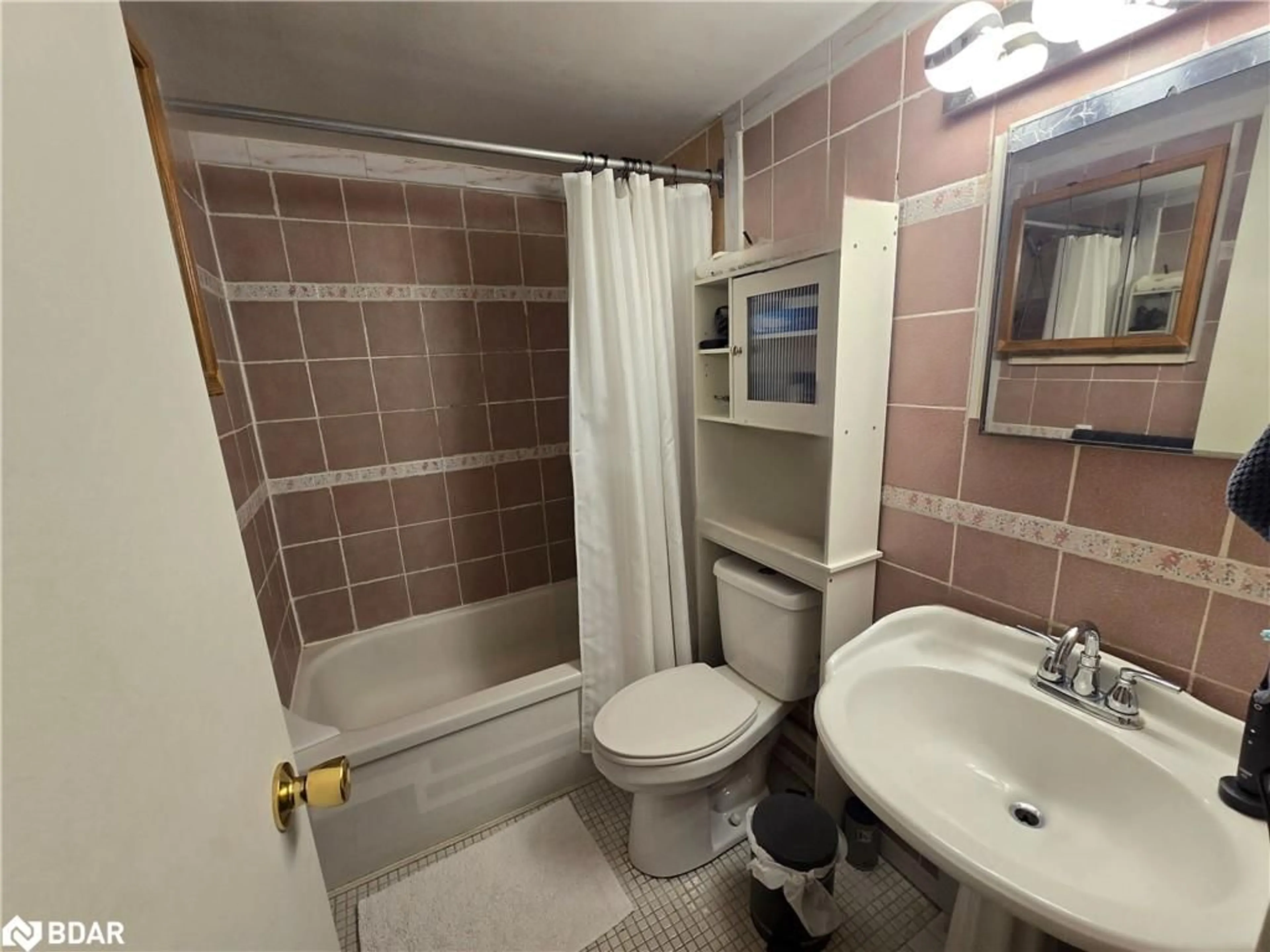 Standard bathroom, ceramic/tile floor for 40 Homewood Ave, Toronto Ontario M4Y 2K2