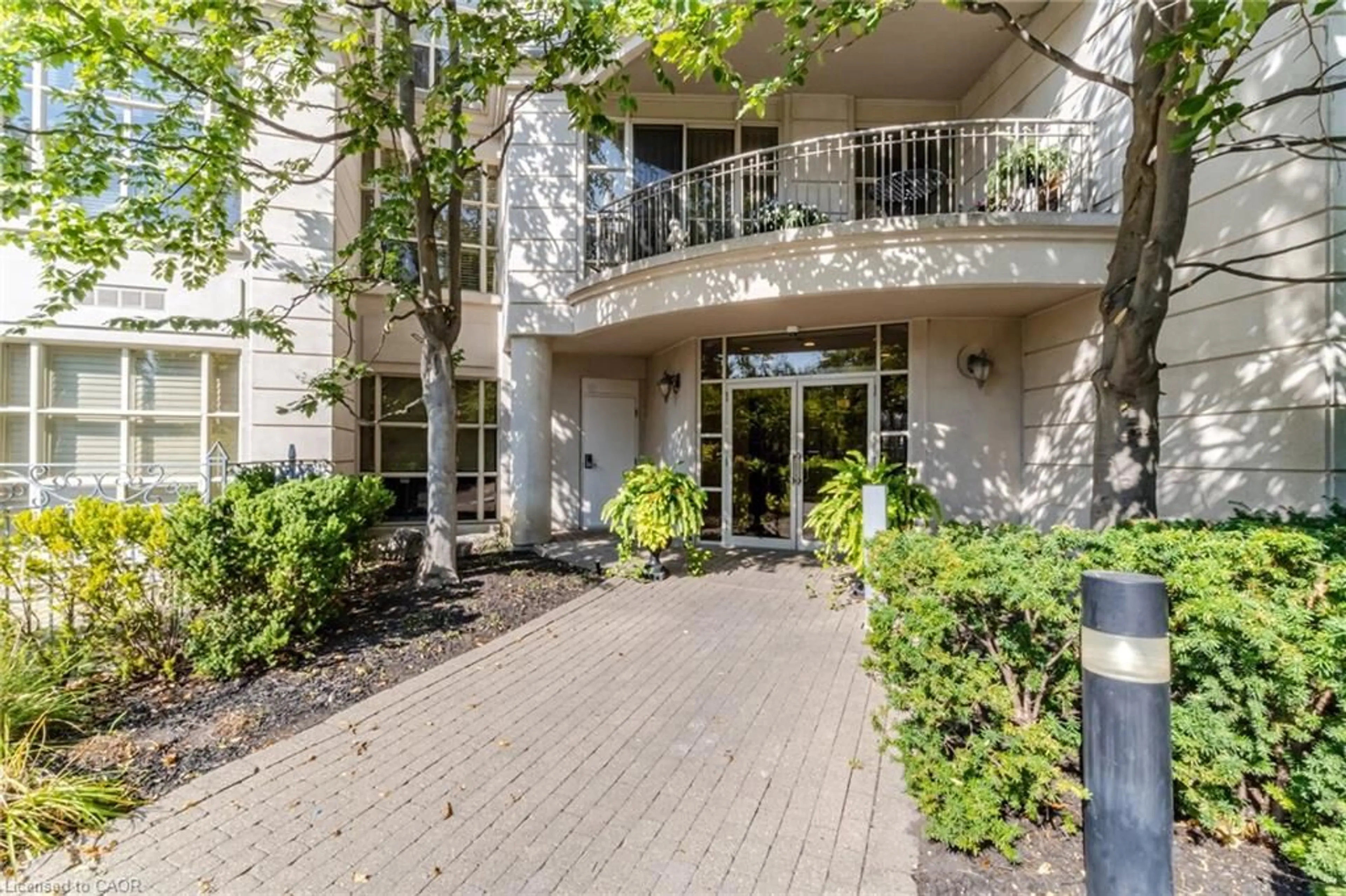 Patio, street for 3085 Bloor St #PH07, Etobicoke Ontario M8X 1C9