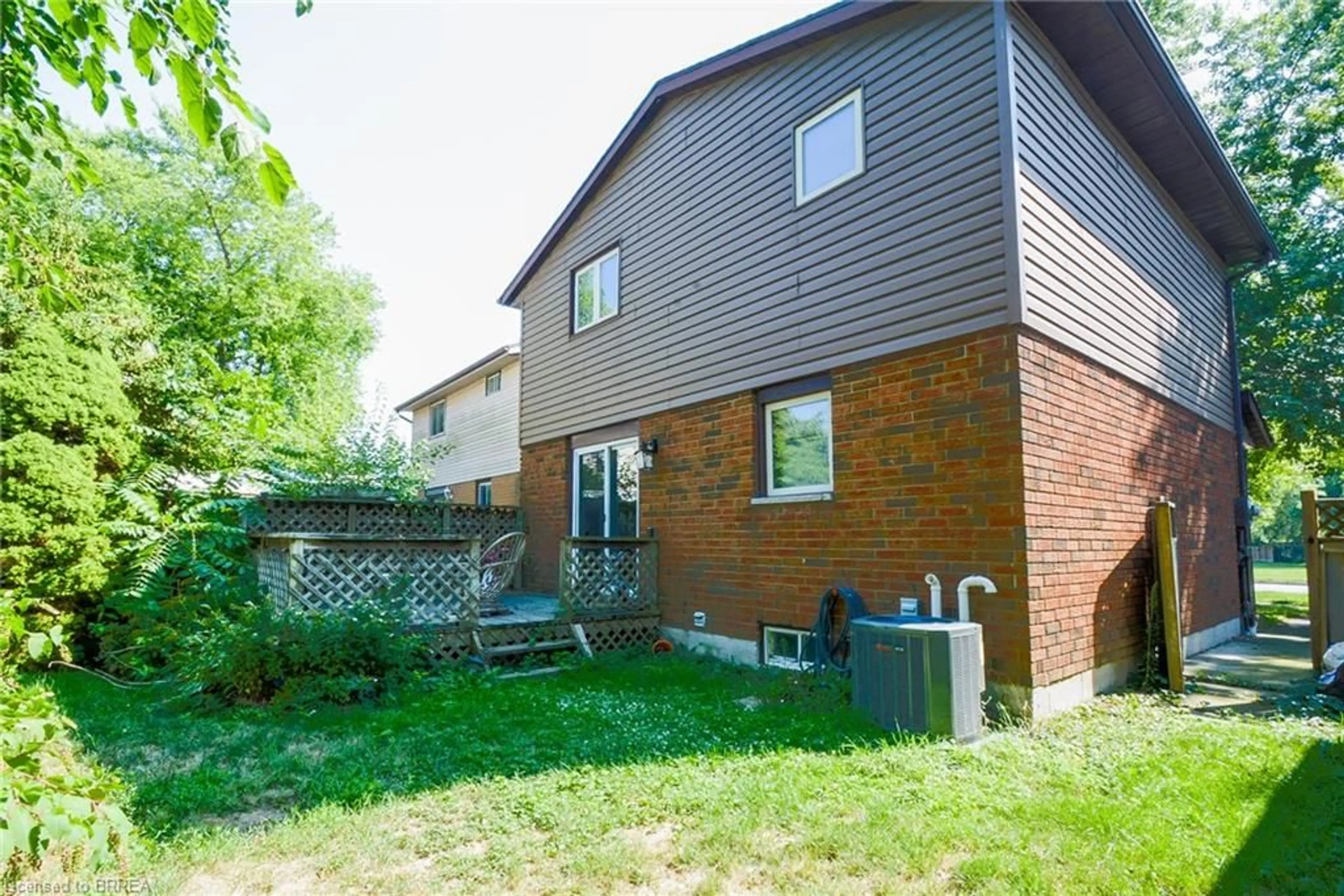 Patio, street for 47 Wedgewood Ave, Chatham Ontario N7M 5X3