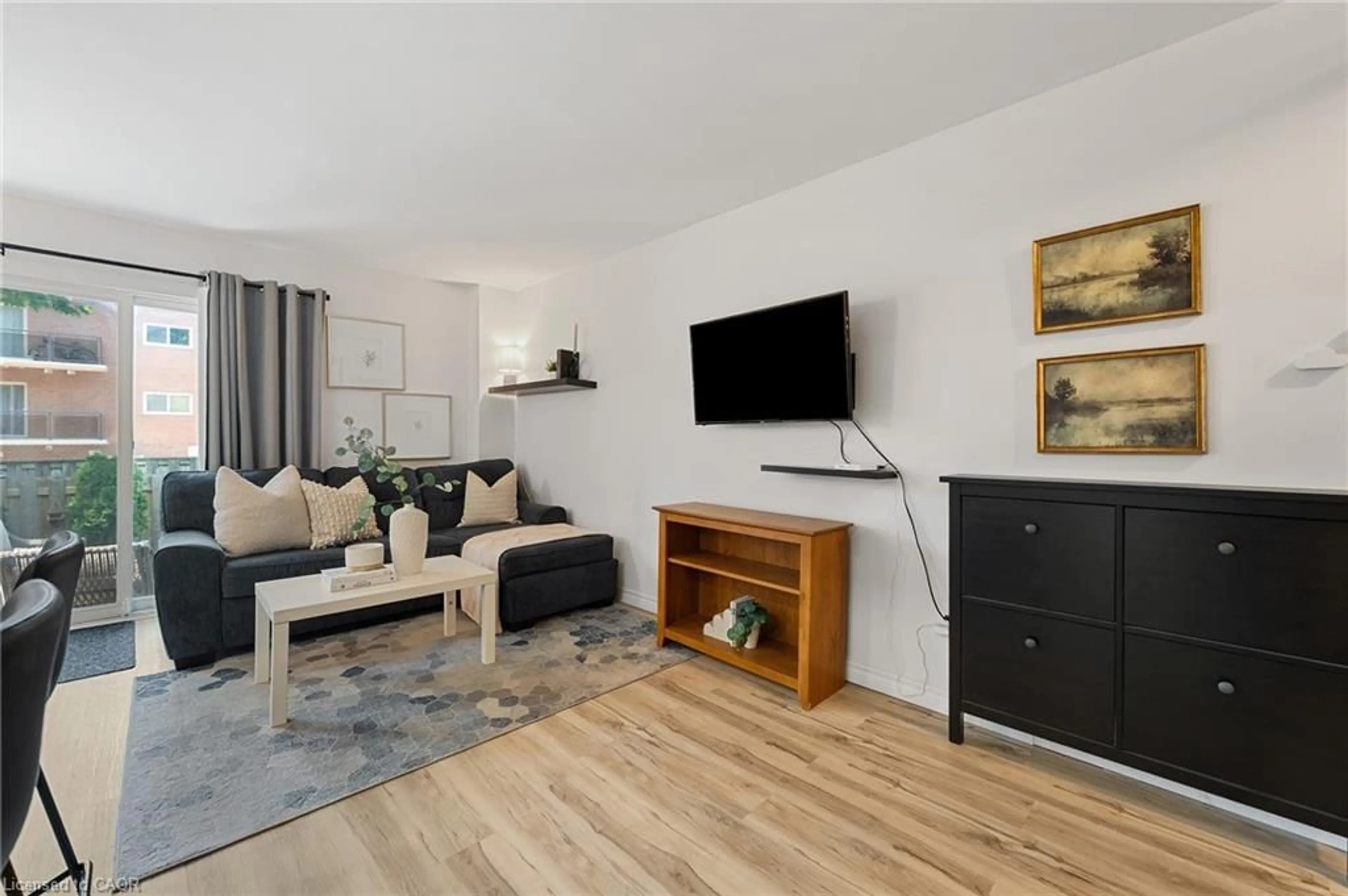 Living room with furniture, wood/laminate floor for 17 Old Pine Trail #150, St. Catharines Ontario L2M 6P9