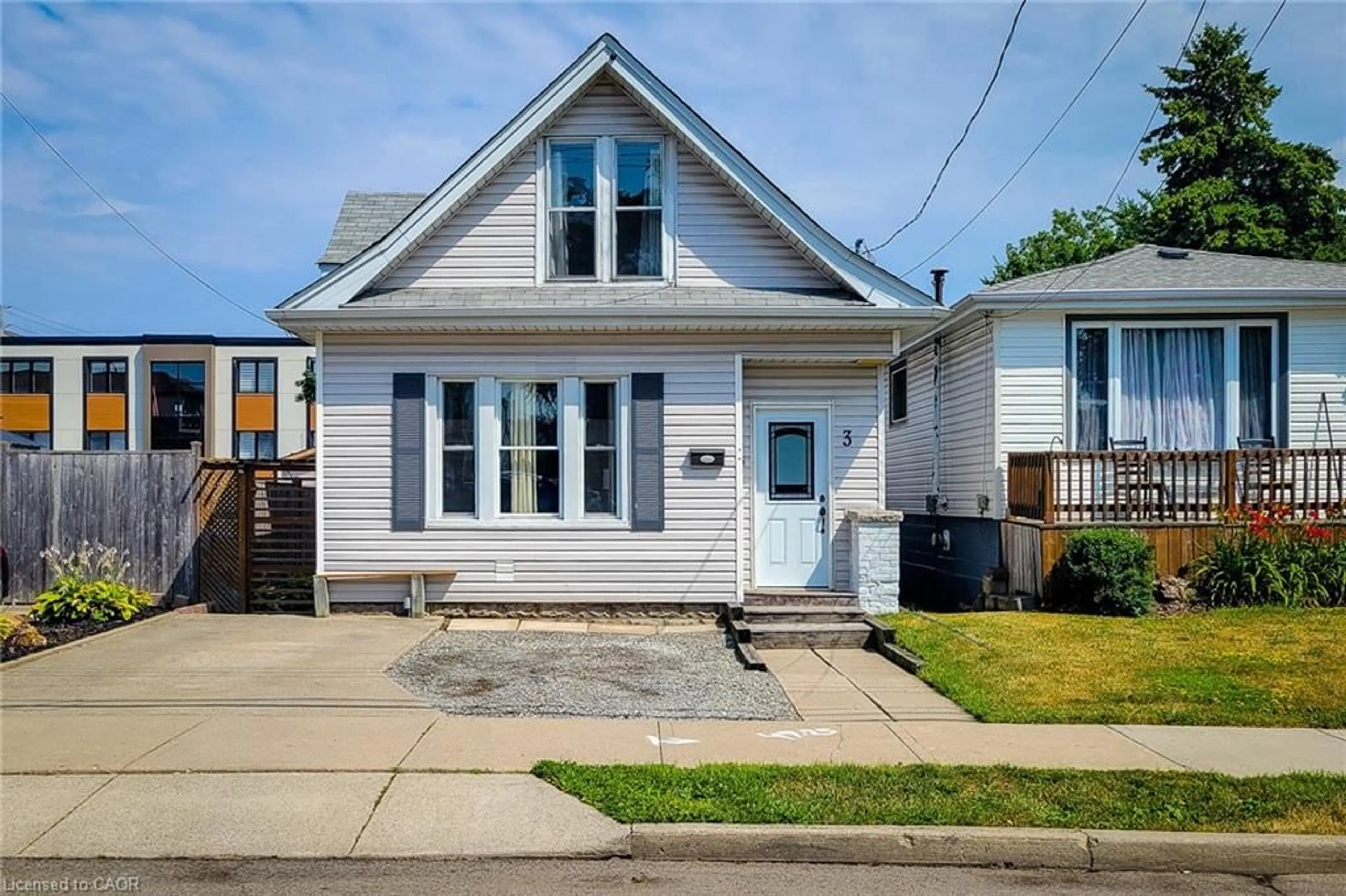 Home with vinyl exterior material, street for 3 East 33rd St, Hamilton Ontario L8V 3S9