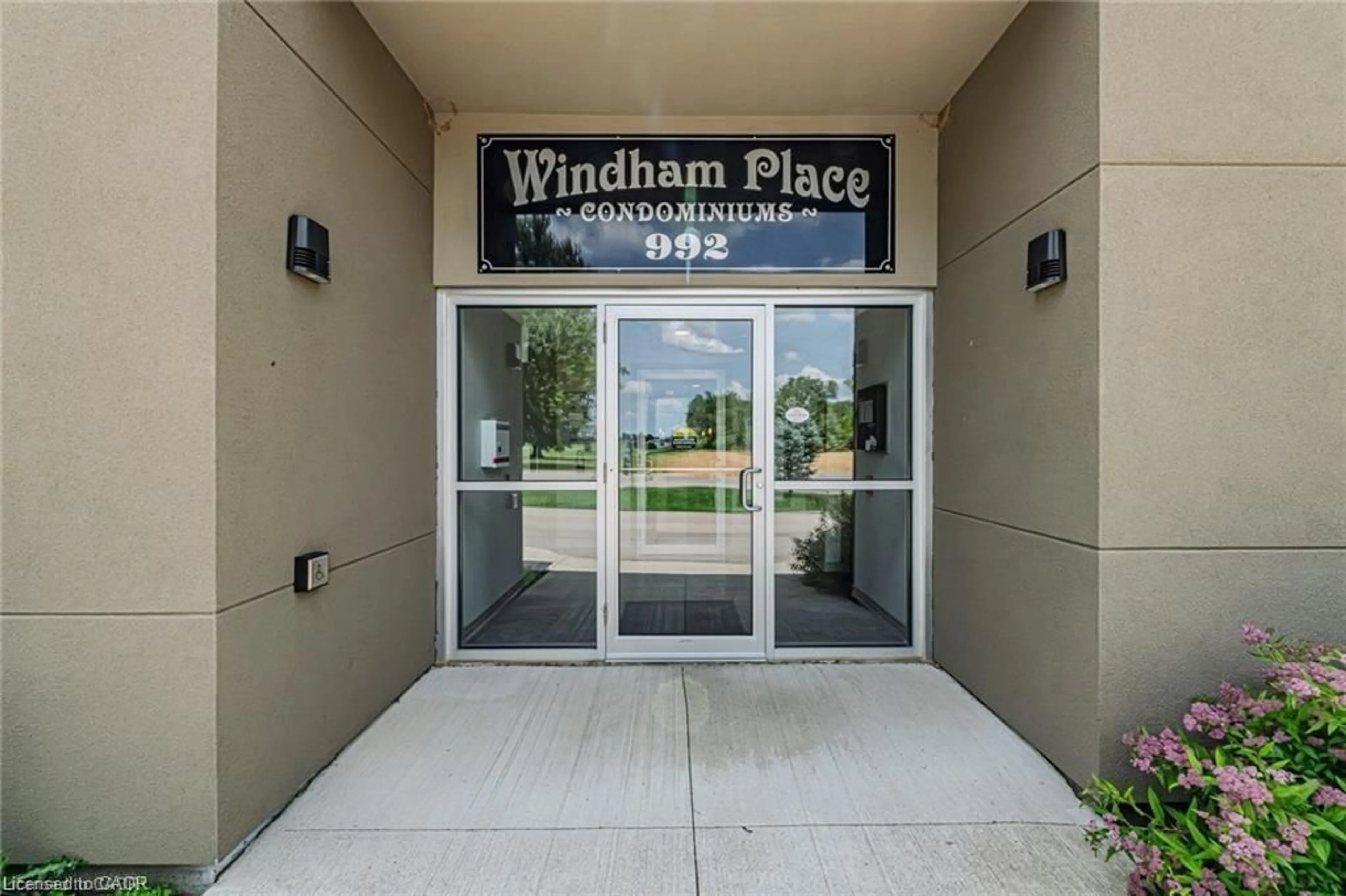 Indoor foyer for 992 Windham Centre Rd #7, Windham Centre Ontario N0E 2A0