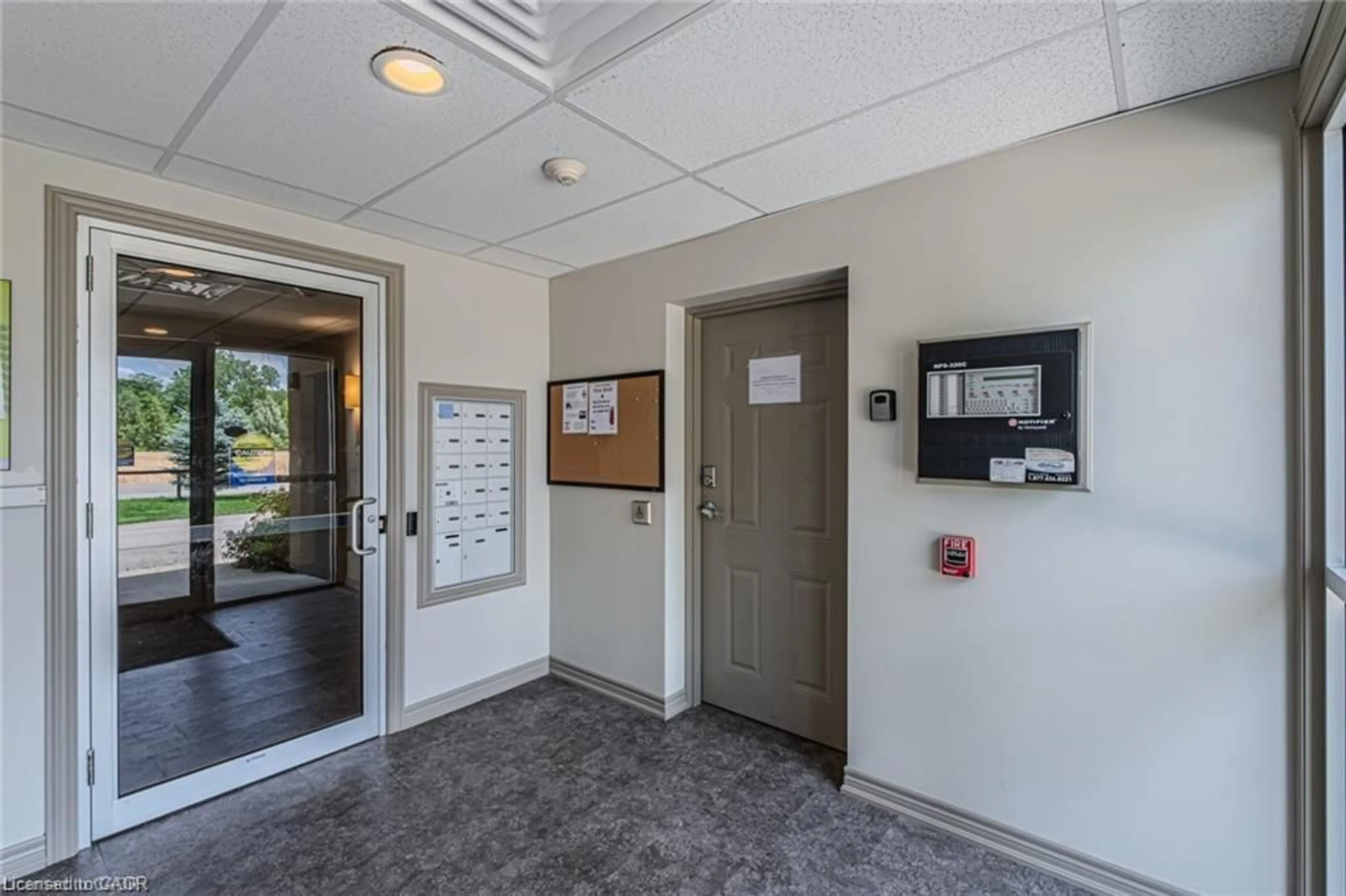 Indoor foyer for 992 Windham Centre Rd #7, Windham Centre Ontario N0E 2A0