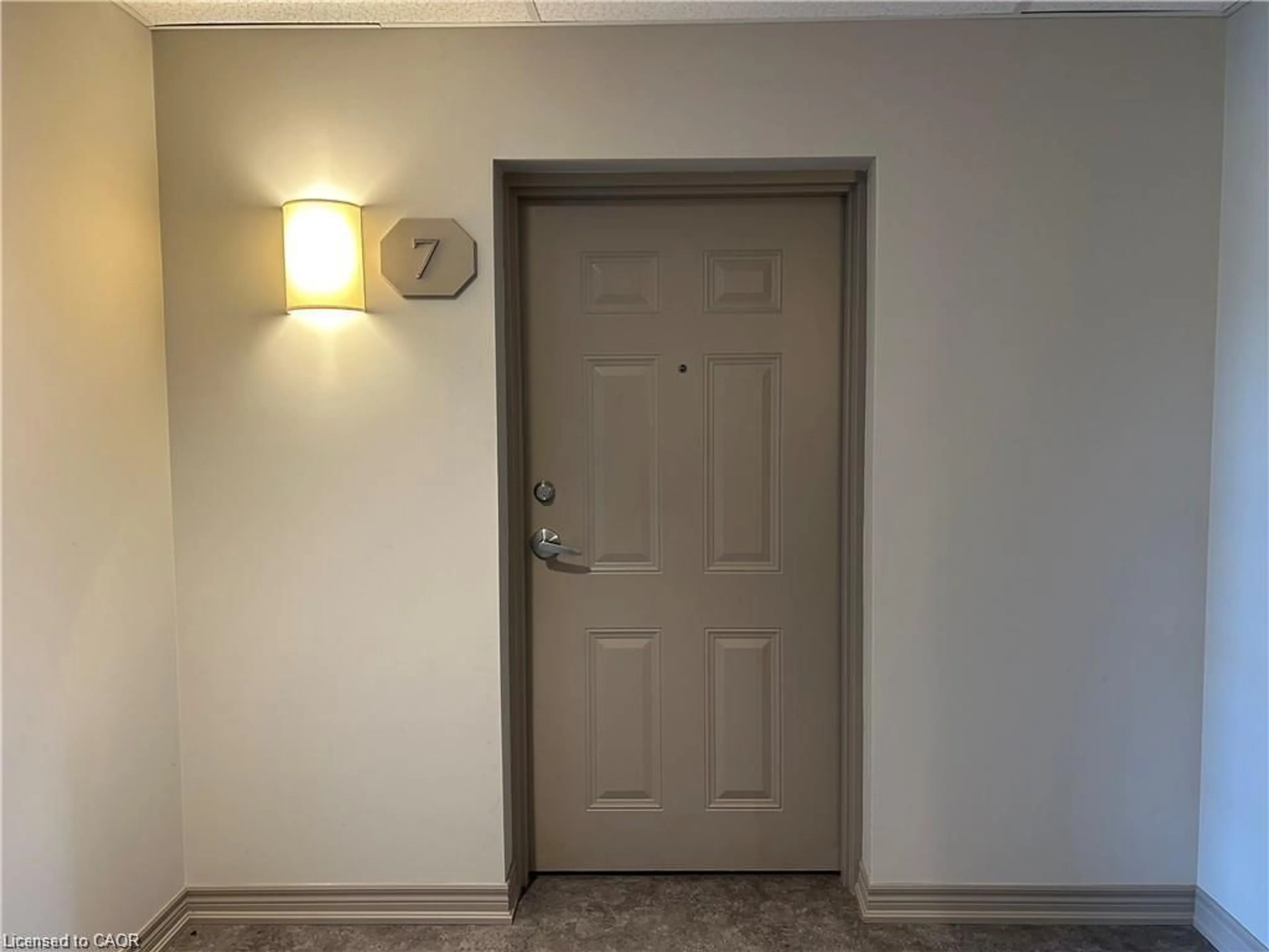 Indoor entryway for 992 Windham Centre Rd #7, Windham Centre Ontario N0E 2A0