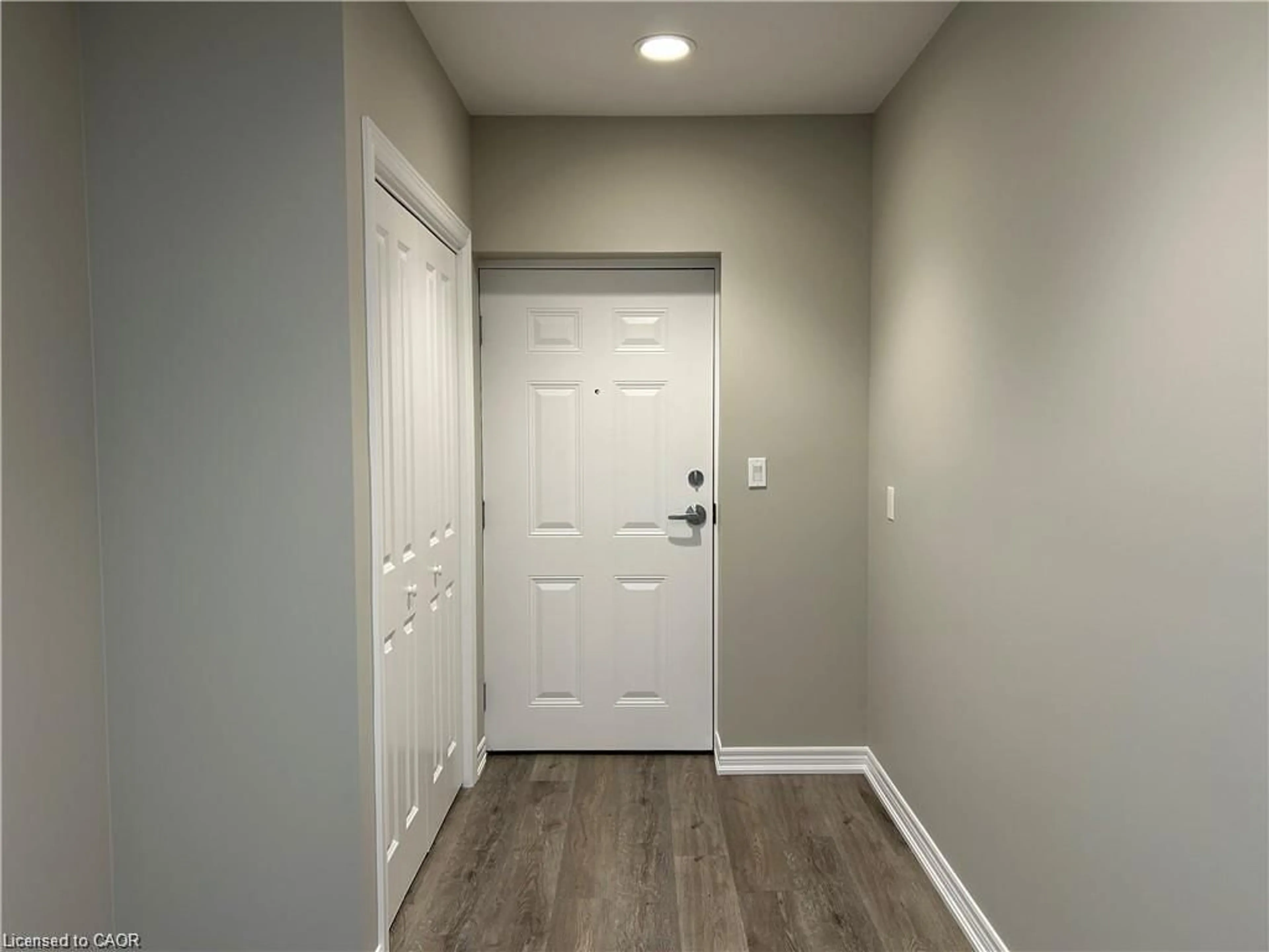 Indoor entryway for 992 Windham Centre Rd #7, Windham Centre Ontario N0E 2A0