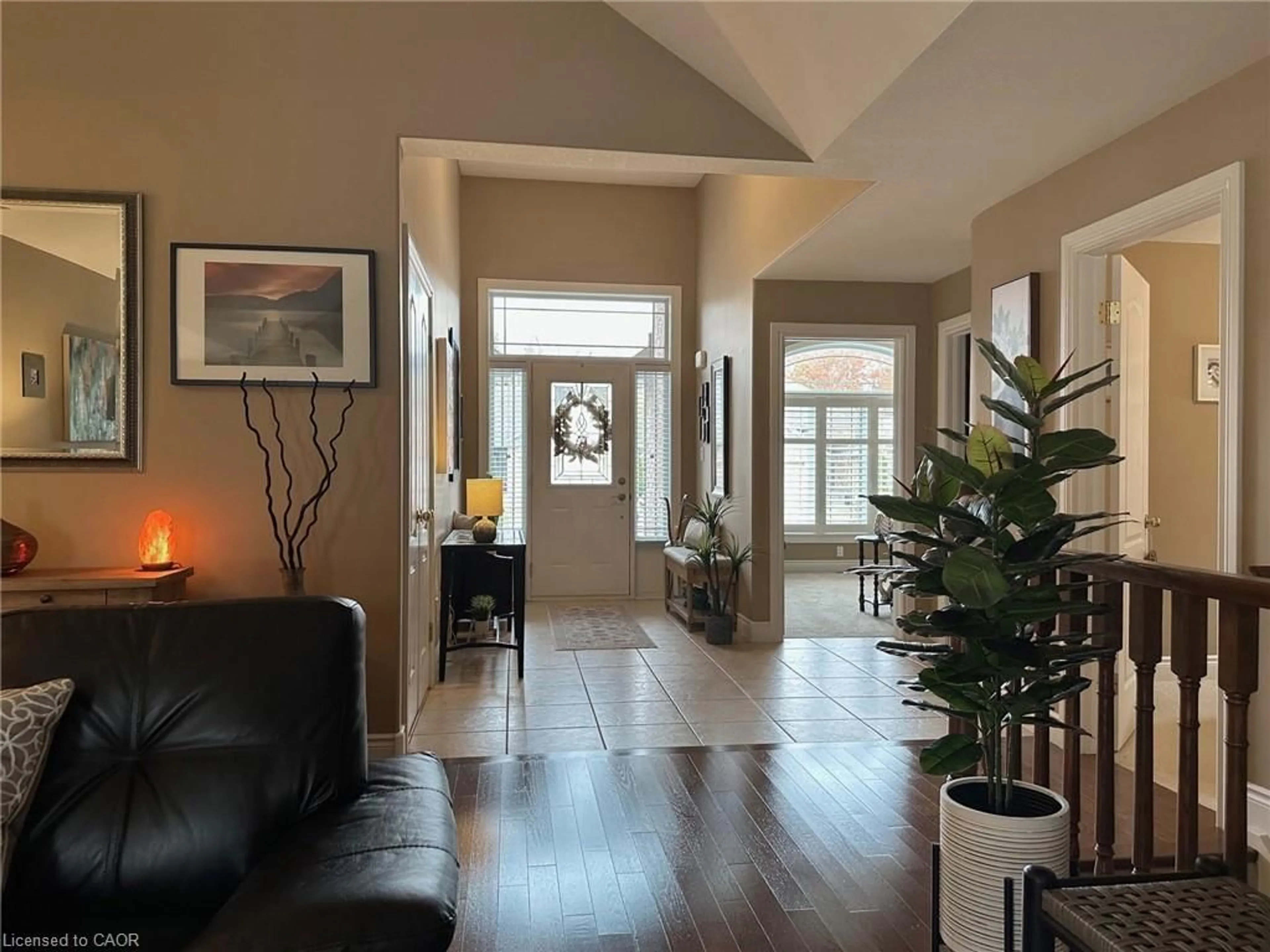 Indoor entryway for 108 Willowdale Cres, Port Dover Ontario N0A 1N5