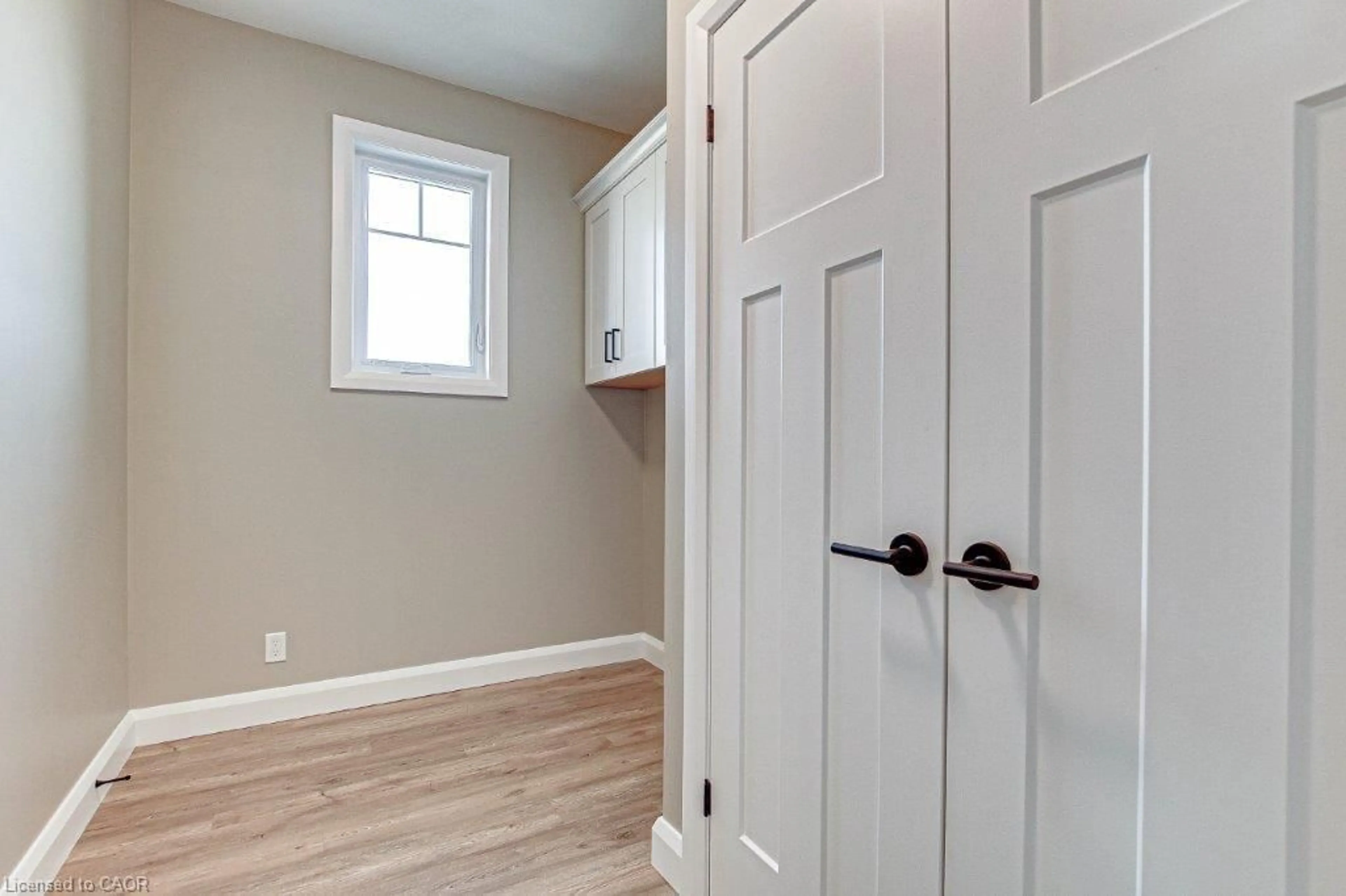Indoor entryway for 383 Argyle Ave, Delhi Ontario N4B 0B2