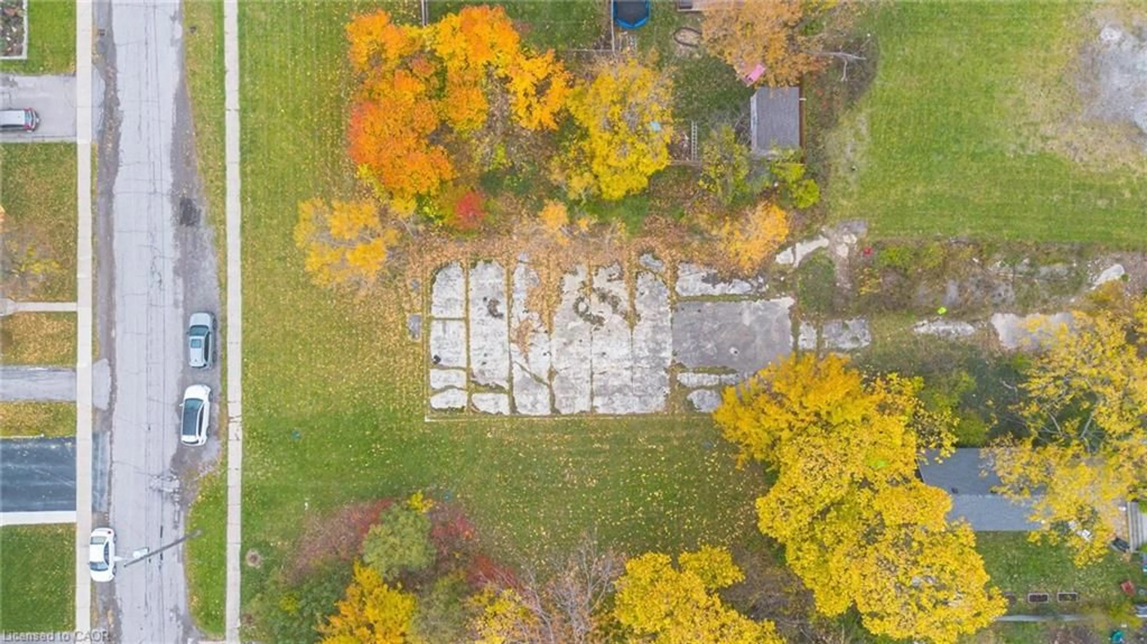 A pic from outside/outdoor area/front of a property/back of a property/a pic from drone, building for 5 Haight St, St. Catharines Ontario L2P 2L9