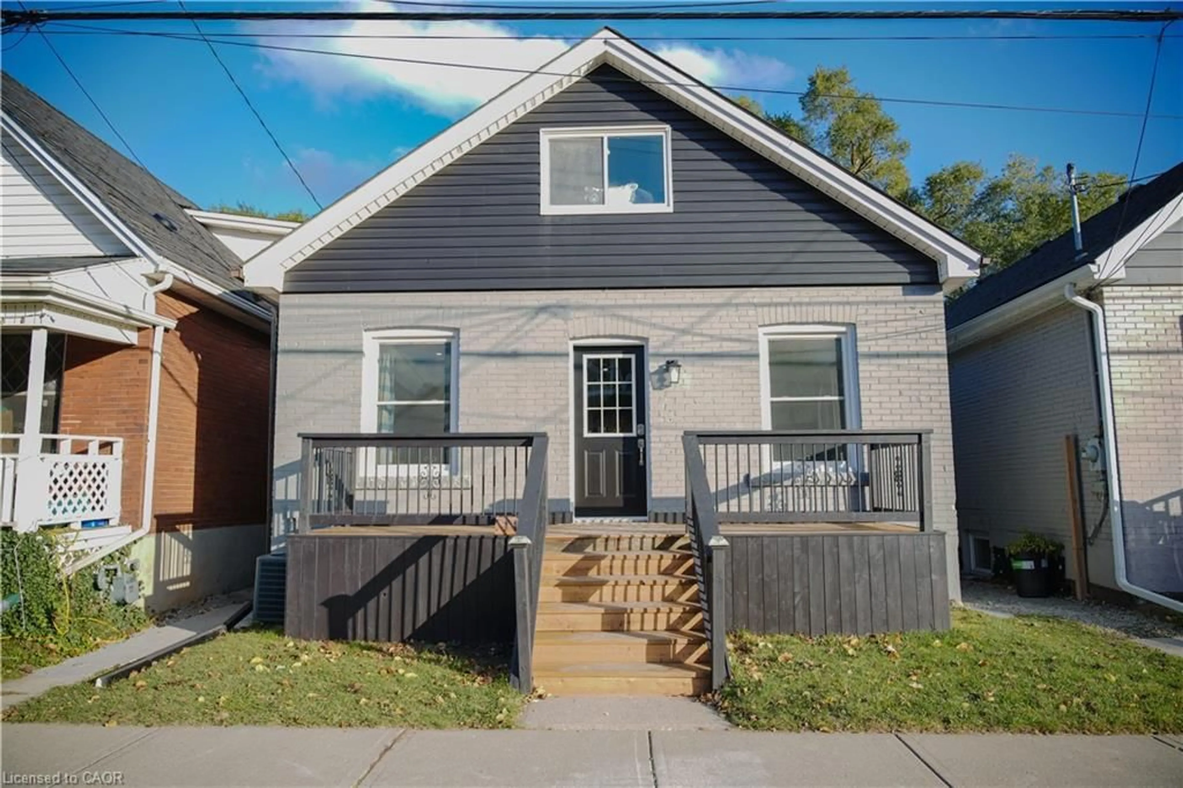 Home with vinyl exterior material, street for 11 East 25th St, Hamilton Ontario L8V 2Z9