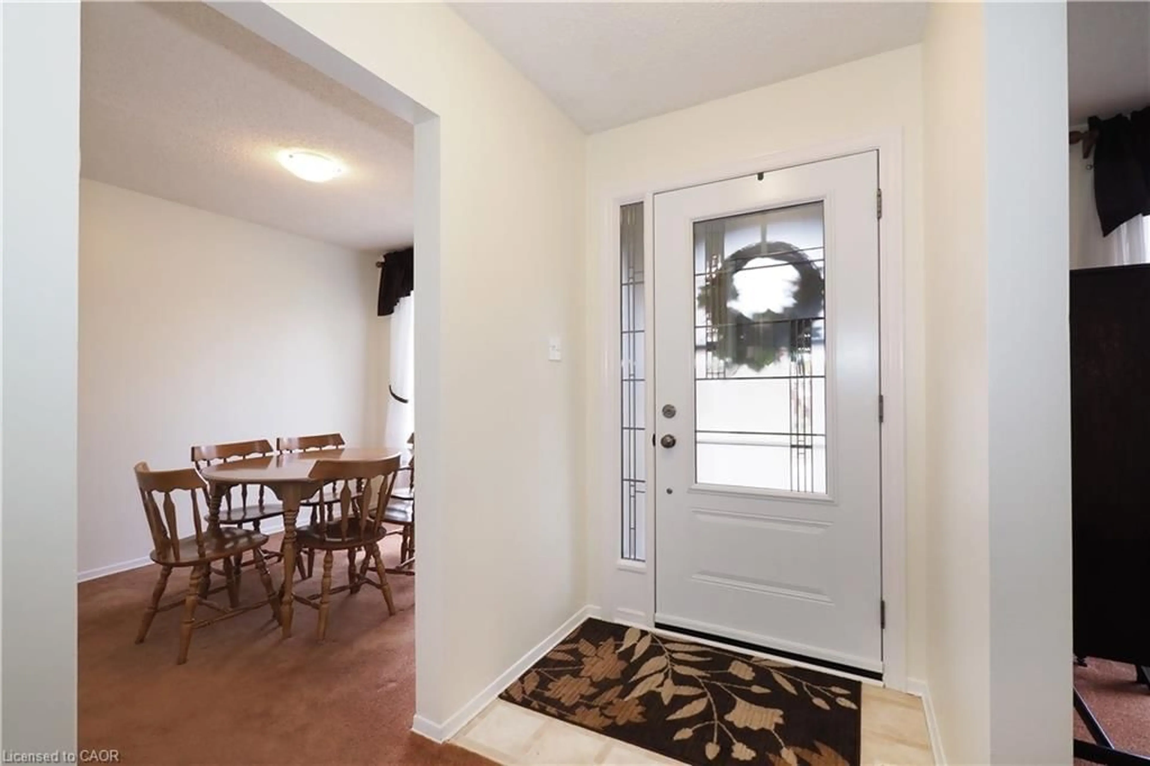Indoor entryway for 197 Wedgewood Dr, Cambridge Ontario N1S 4P7