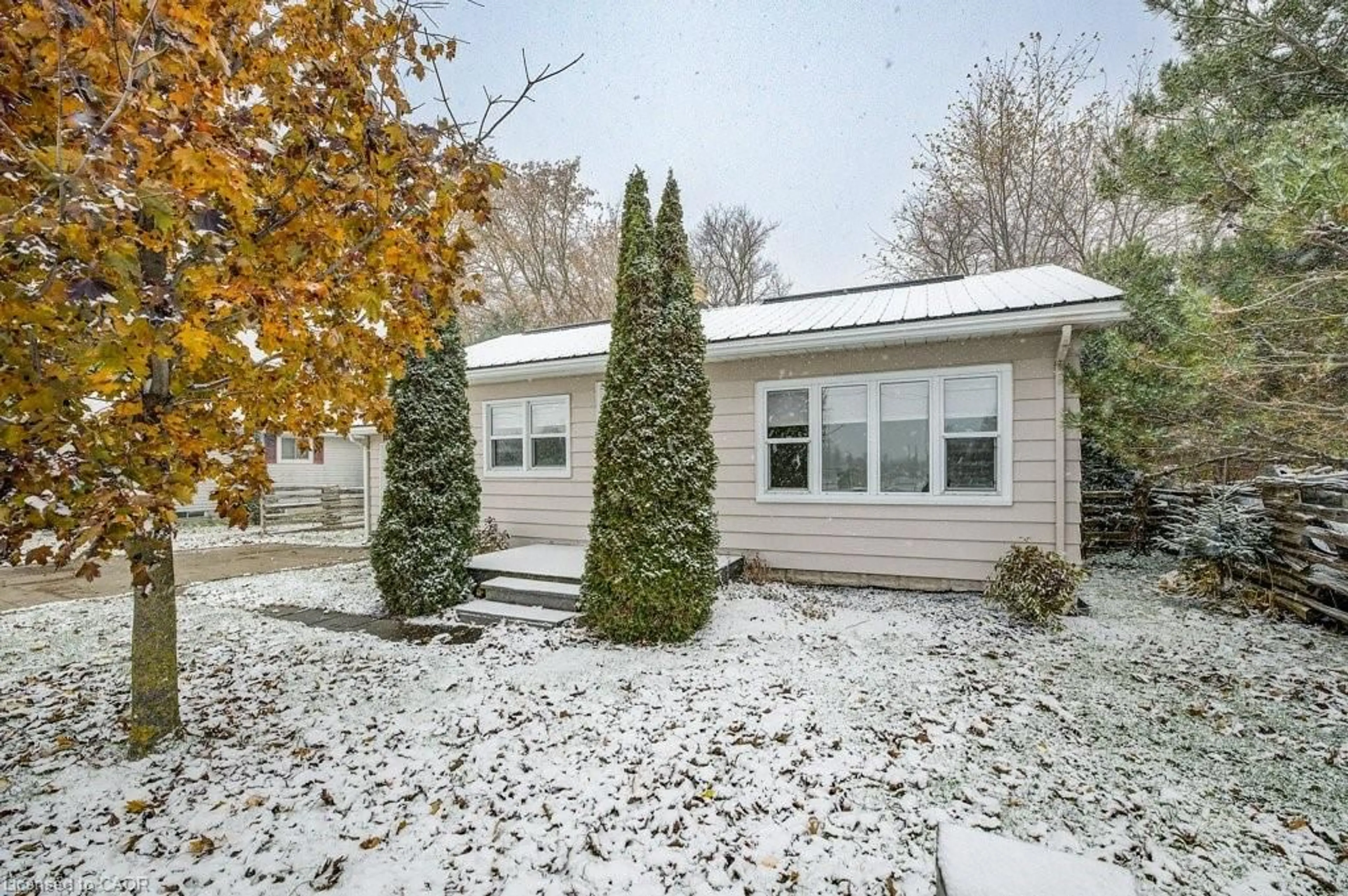 Unknown for 383 Wellington St, Mount Forest Ontario N0G 2L2