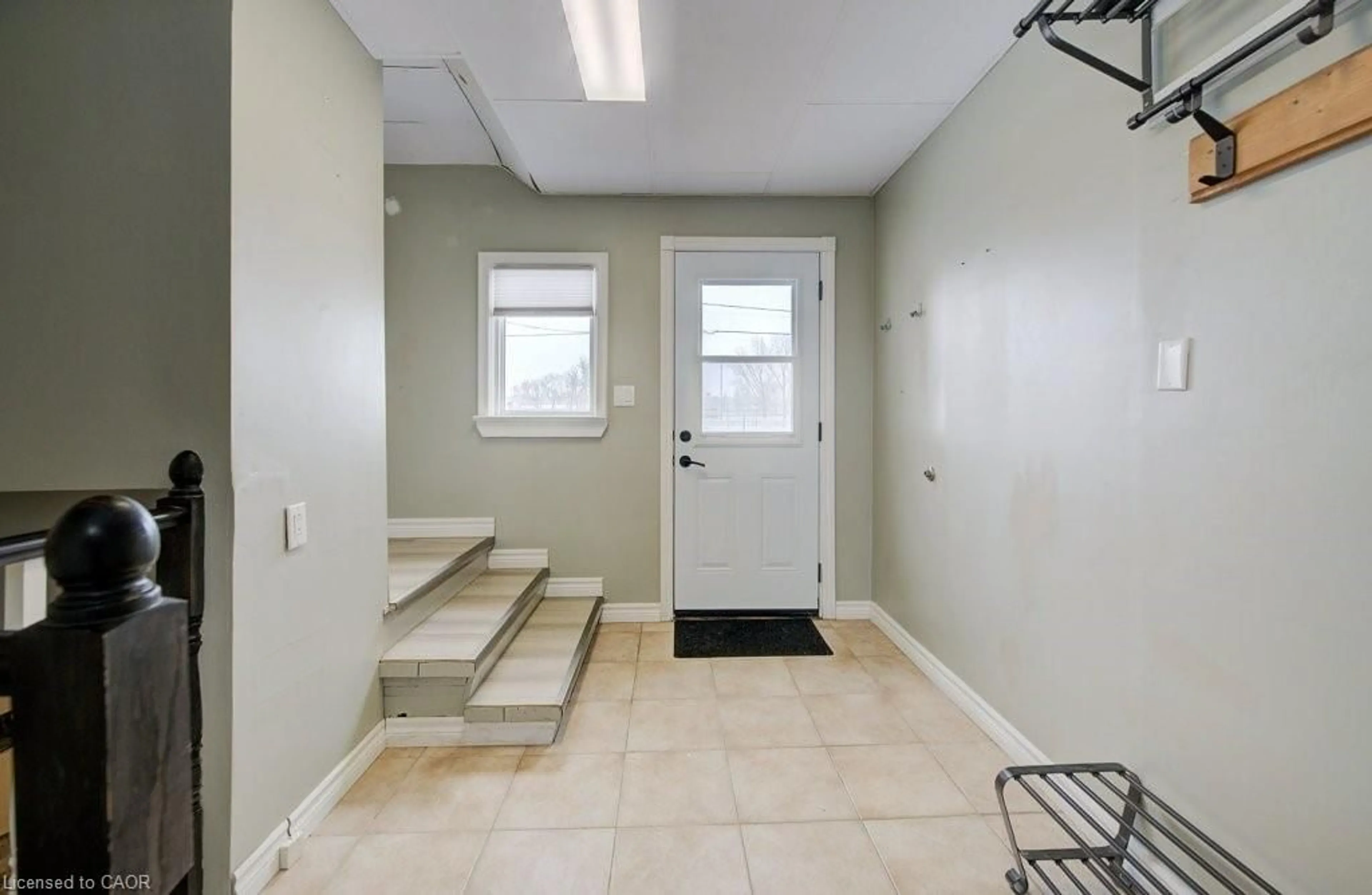 Indoor entryway for 383 Wellington St, Mount Forest Ontario N0G 2L2