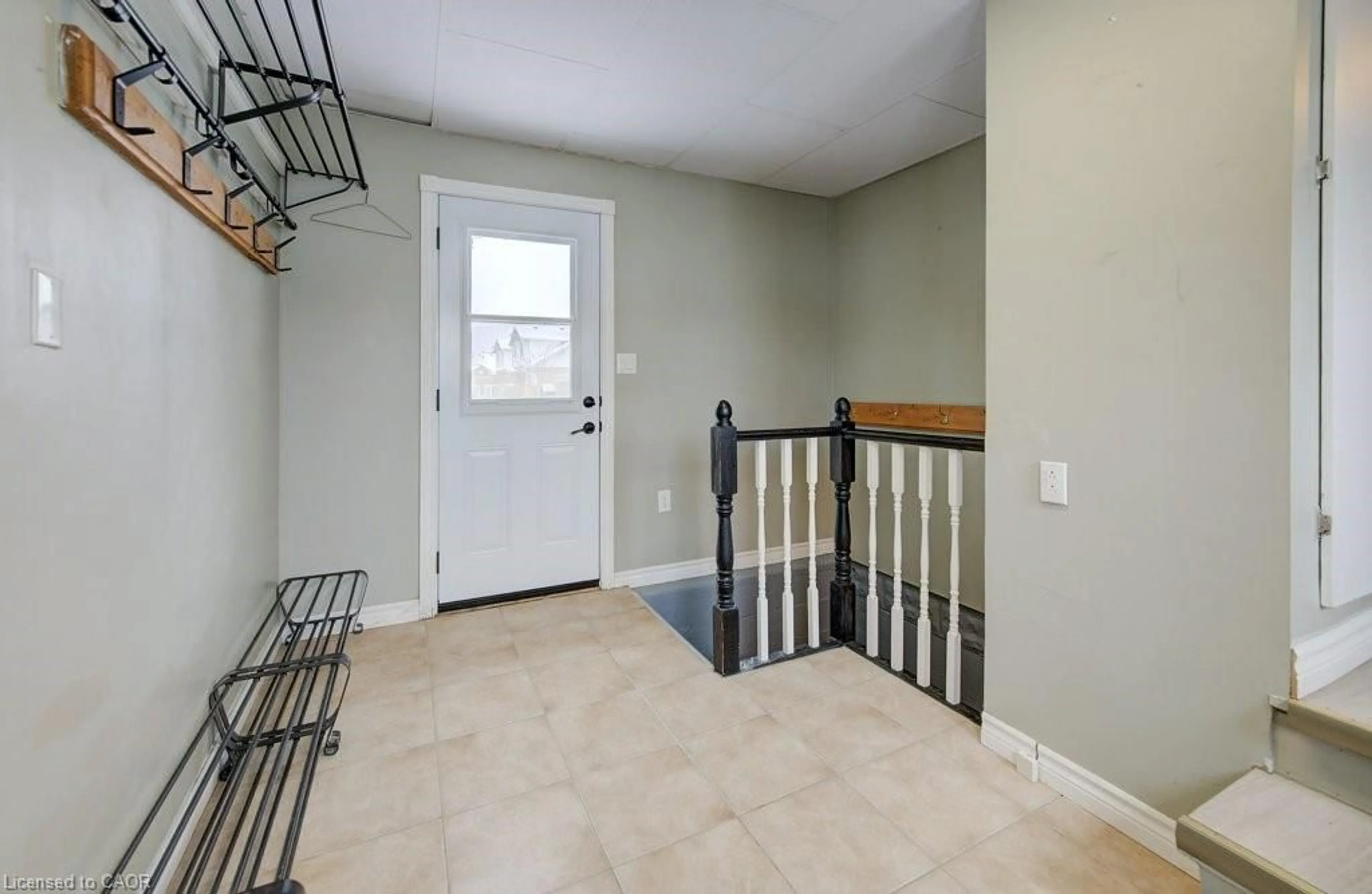 Indoor entryway for 383 Wellington St, Mount Forest Ontario N0G 2L2