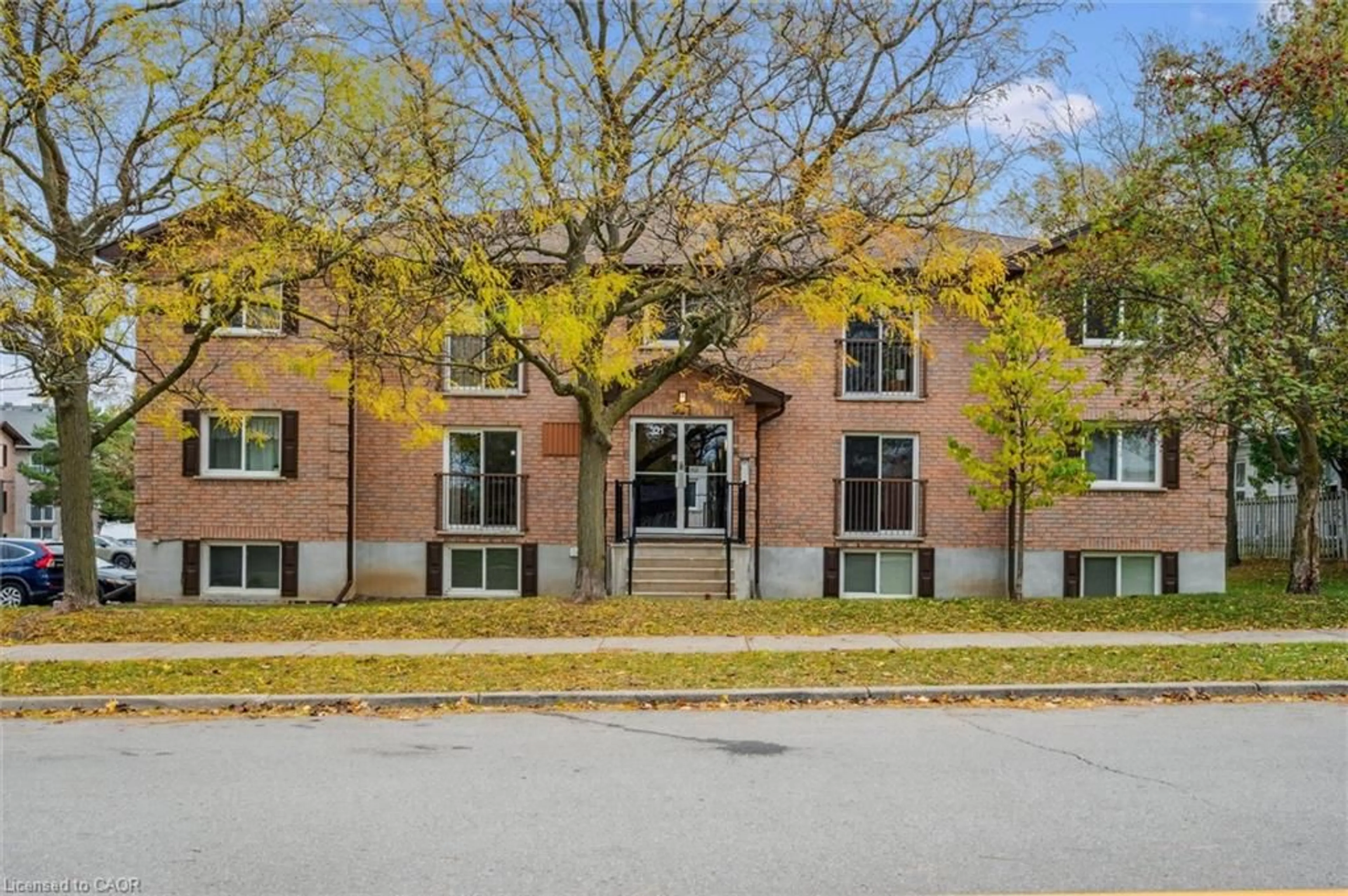 Unknown for 321 Northlake Dr #6, Waterloo Ontario N2V 1Z1