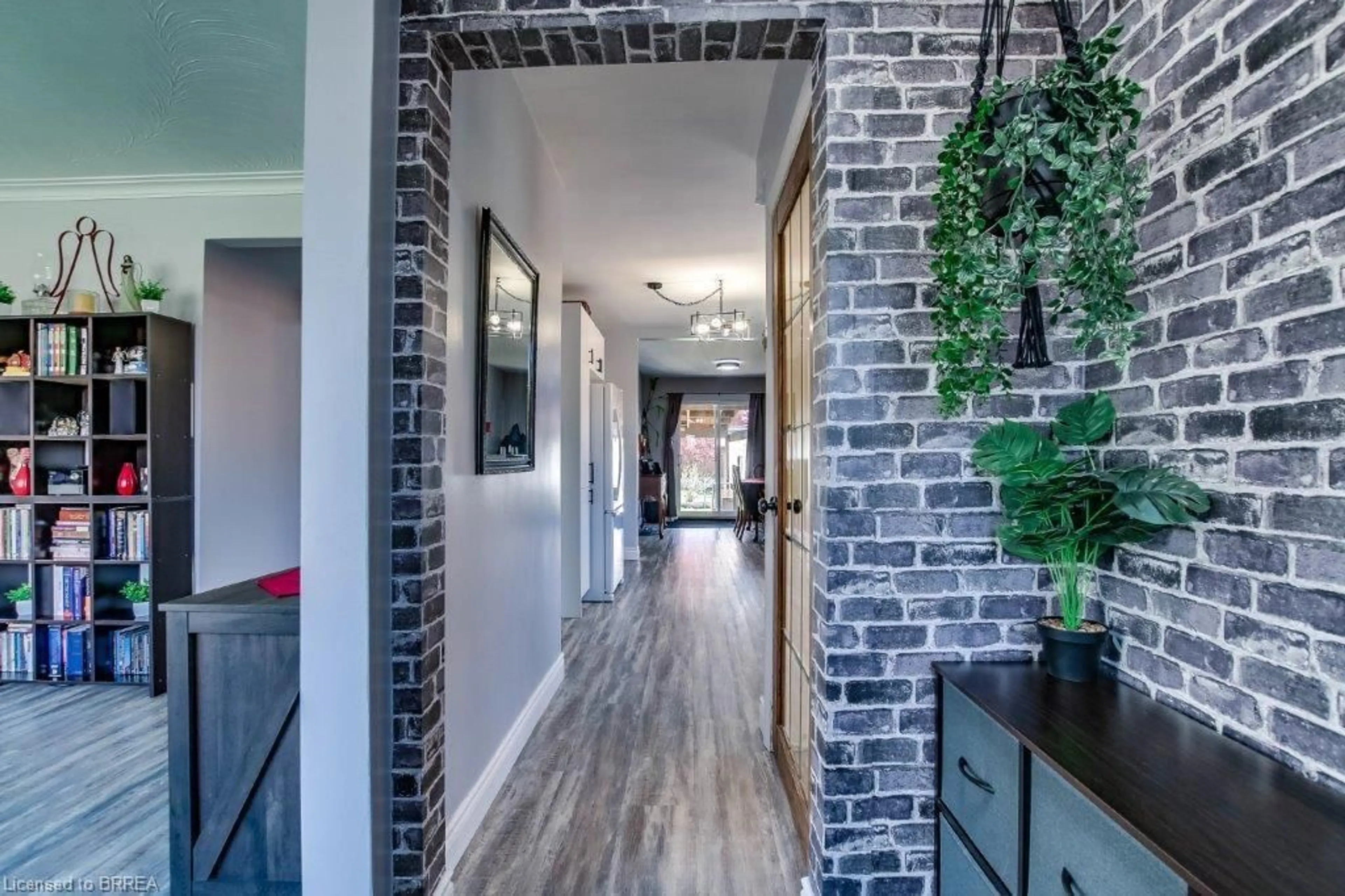 Indoor entryway for 97 Seventh Ave, Brantford Ontario N3S 1B7