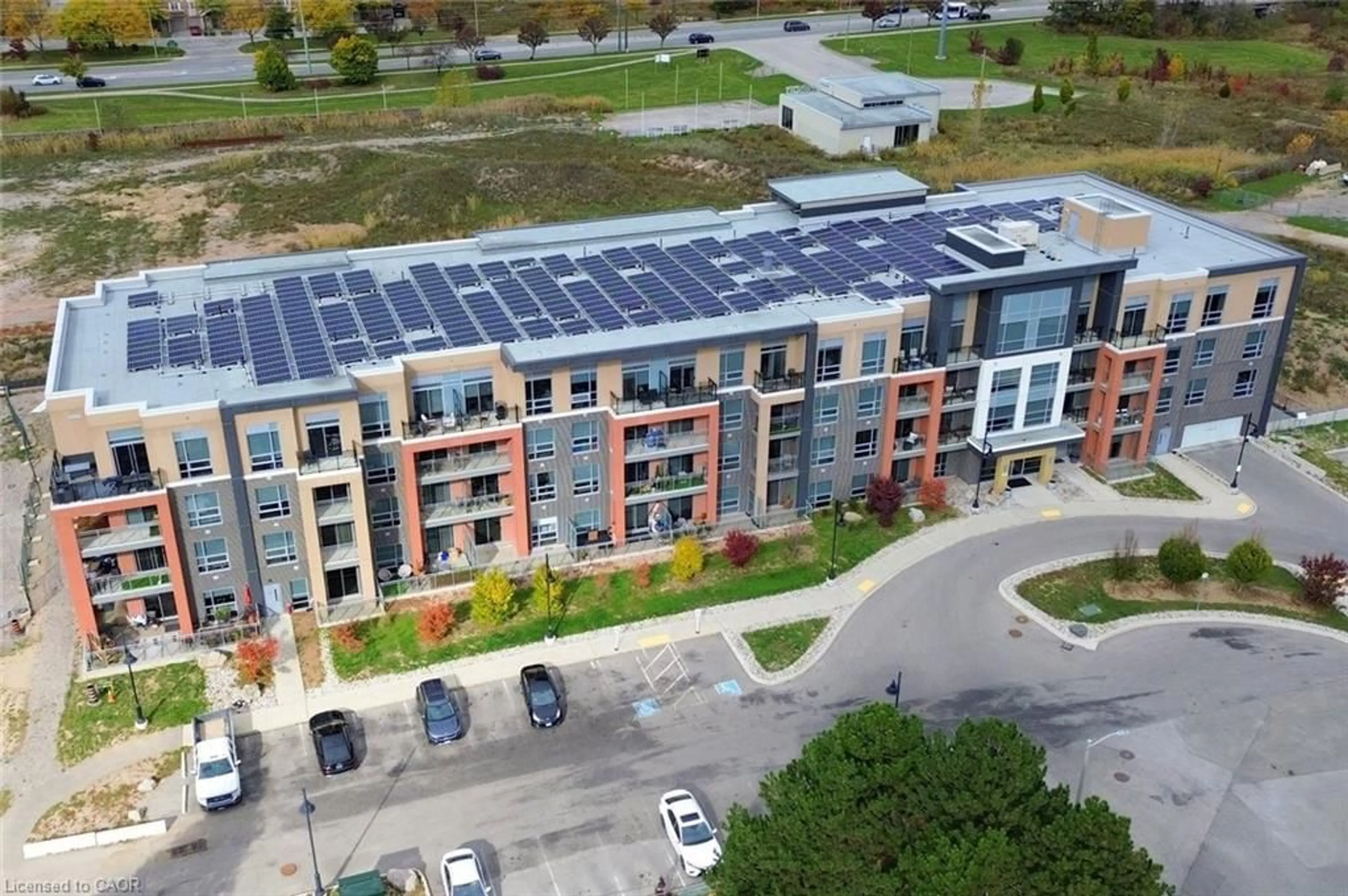 A pic from outside/outdoor area/front of a property/back of a property/a pic from drone, building for 4040 Upper Middle Rd, Burlington Ontario L7M 0H2