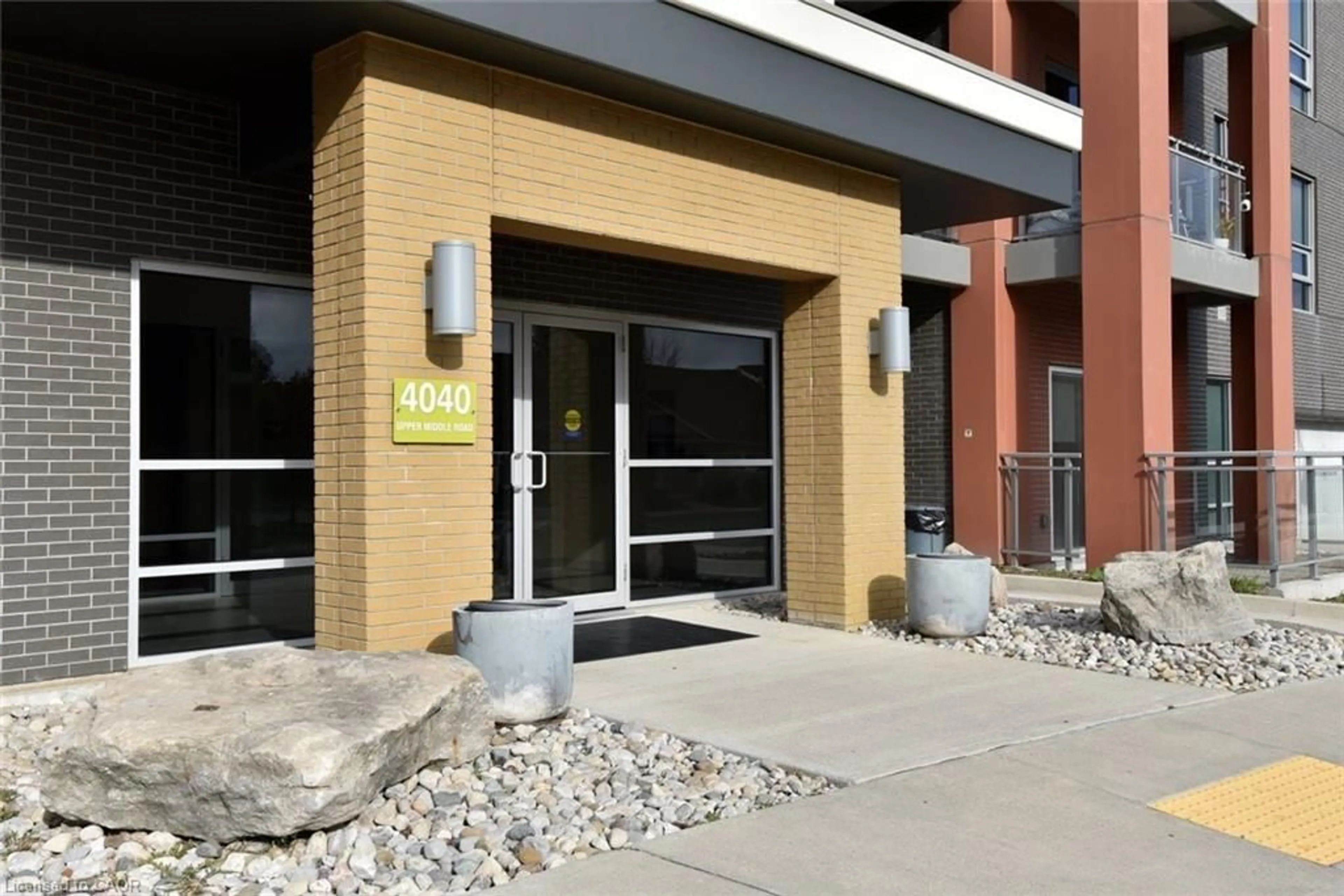 Unknown for 4040 Upper Middle Rd, Burlington Ontario L7M 0H2