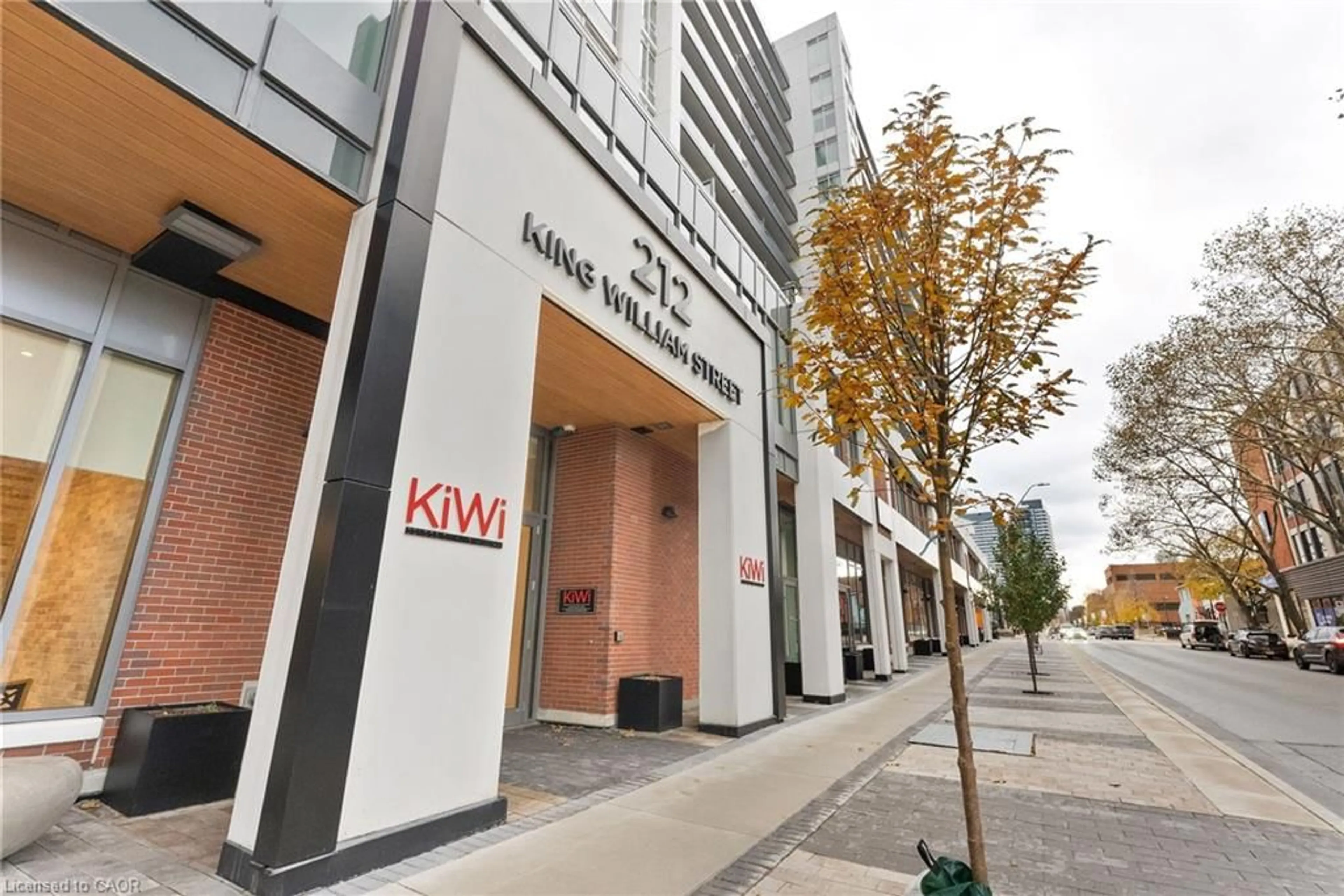 Indoor foyer for 212 King William St #1318, Hamilton Ontario L8R 0A7