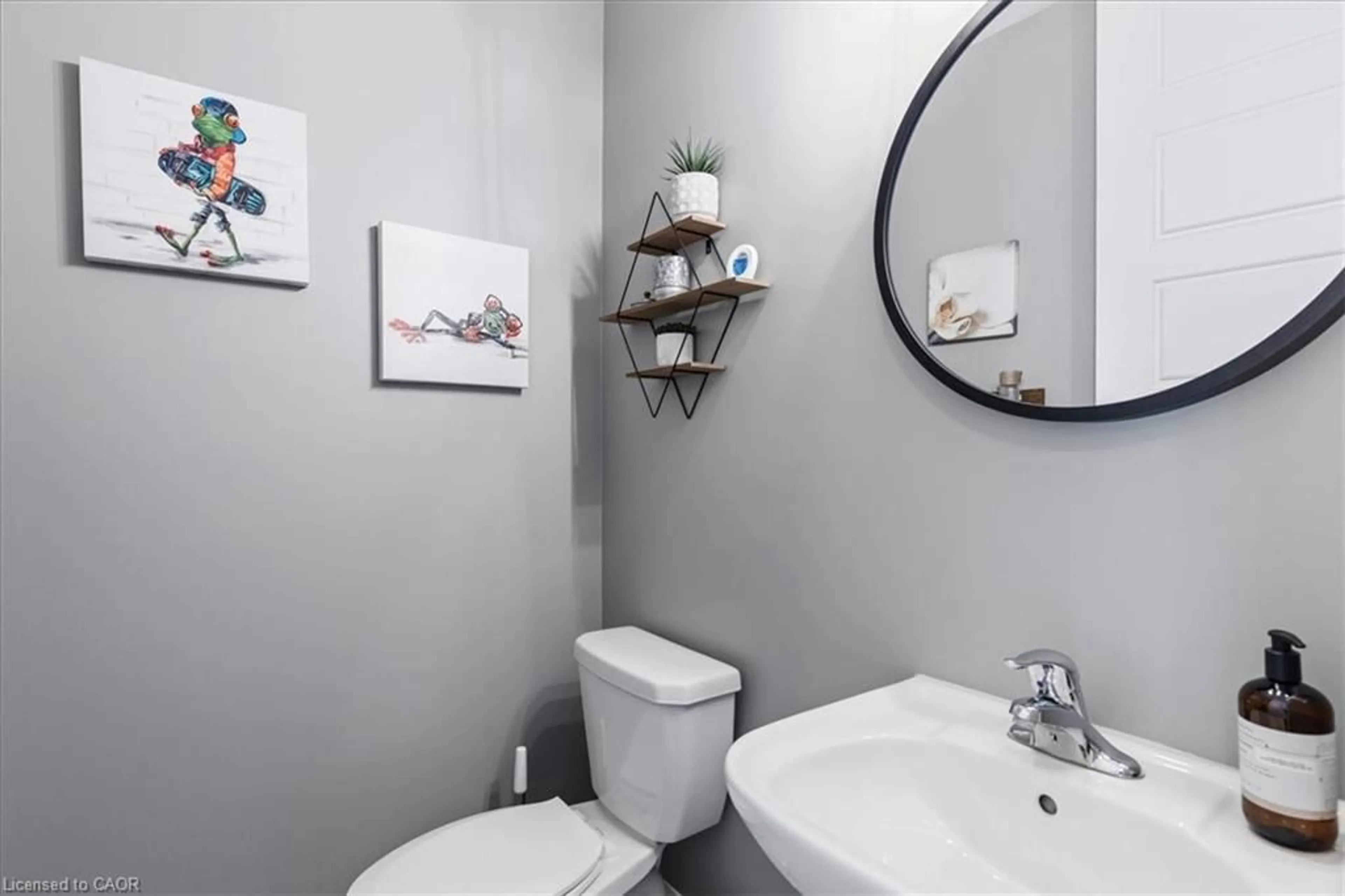 Standard bathroom, ceramic/tile floor for 504 Equestrian Way, Cambridge Ontario N3E 0B5