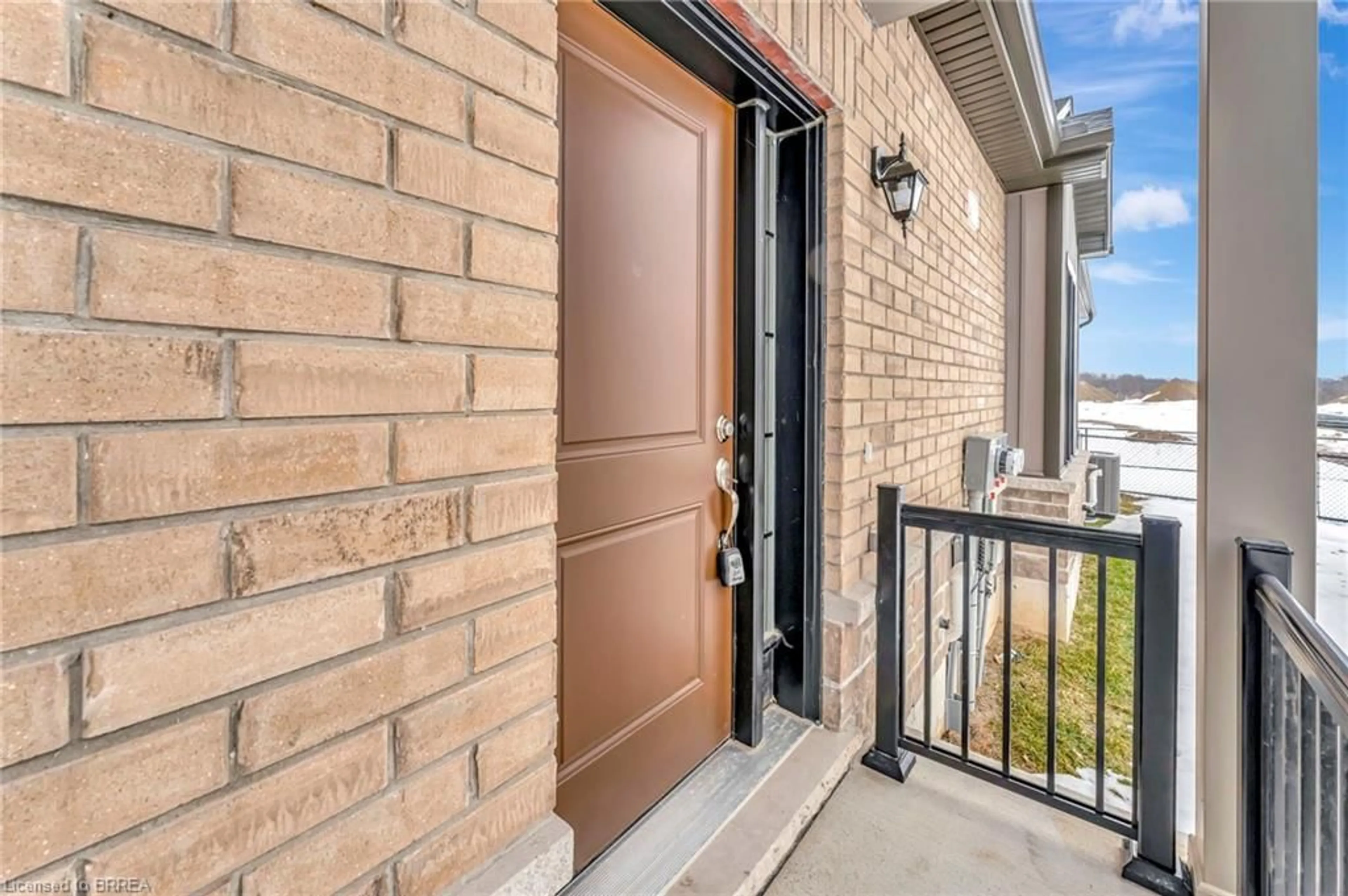 Indoor entryway for 230 Middleton St, Thamesford Ontario N0M 2M0