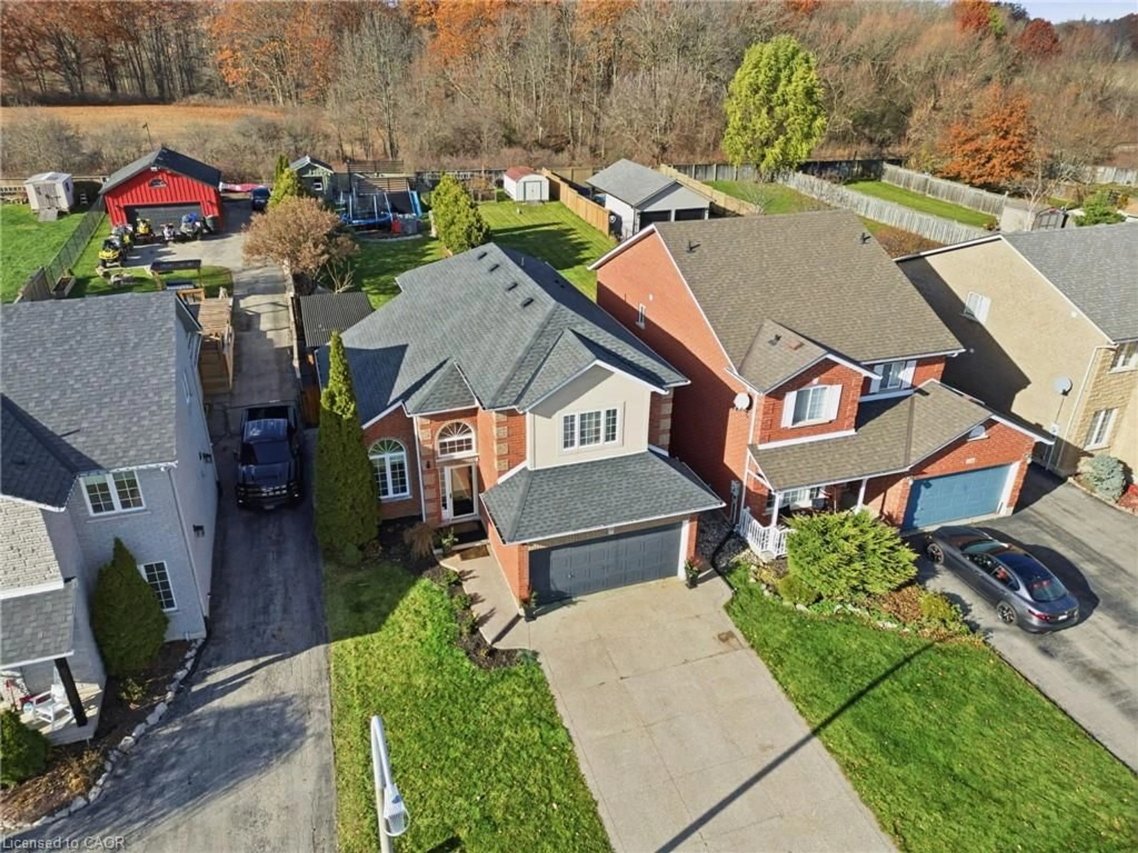 A pic from outside/outdoor area/front of a property/back of a property/a pic from drone, street for 136 Braemar Ave, Caledonia Ontario N3W 2L4