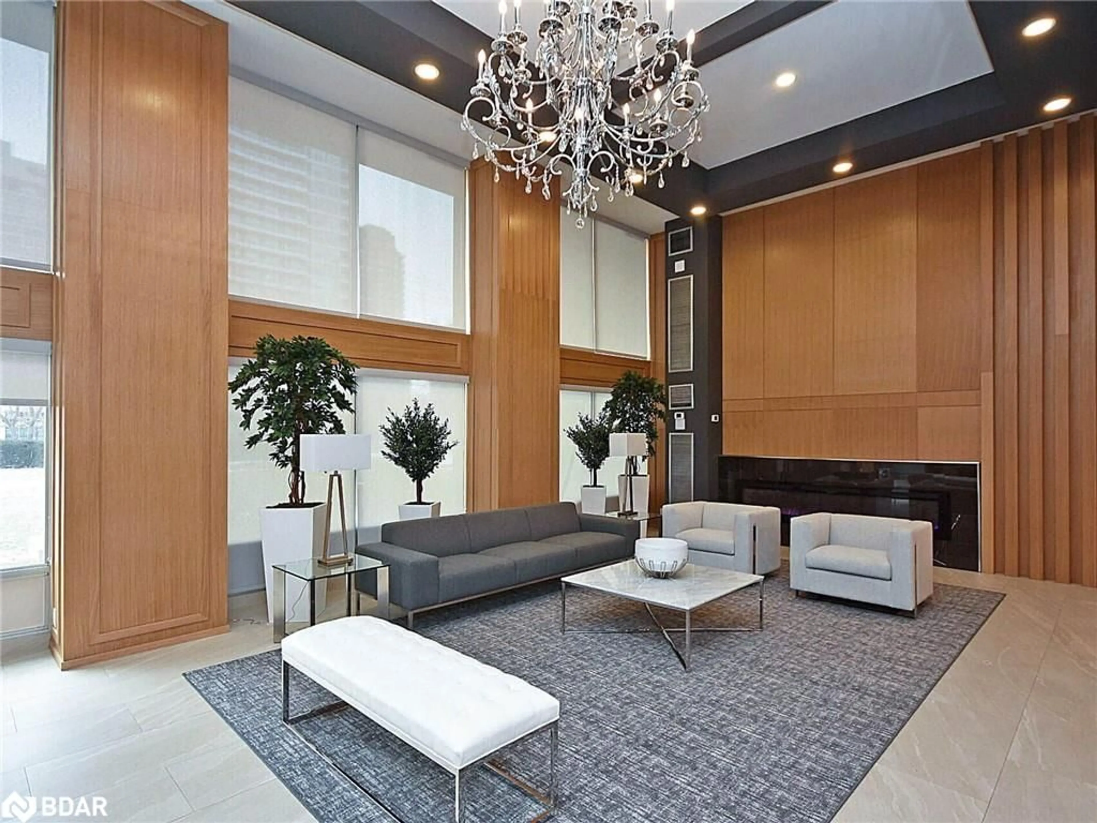 Lobby for 3590 Kaneff Cres, Mississauga Ontario L5A 3X3