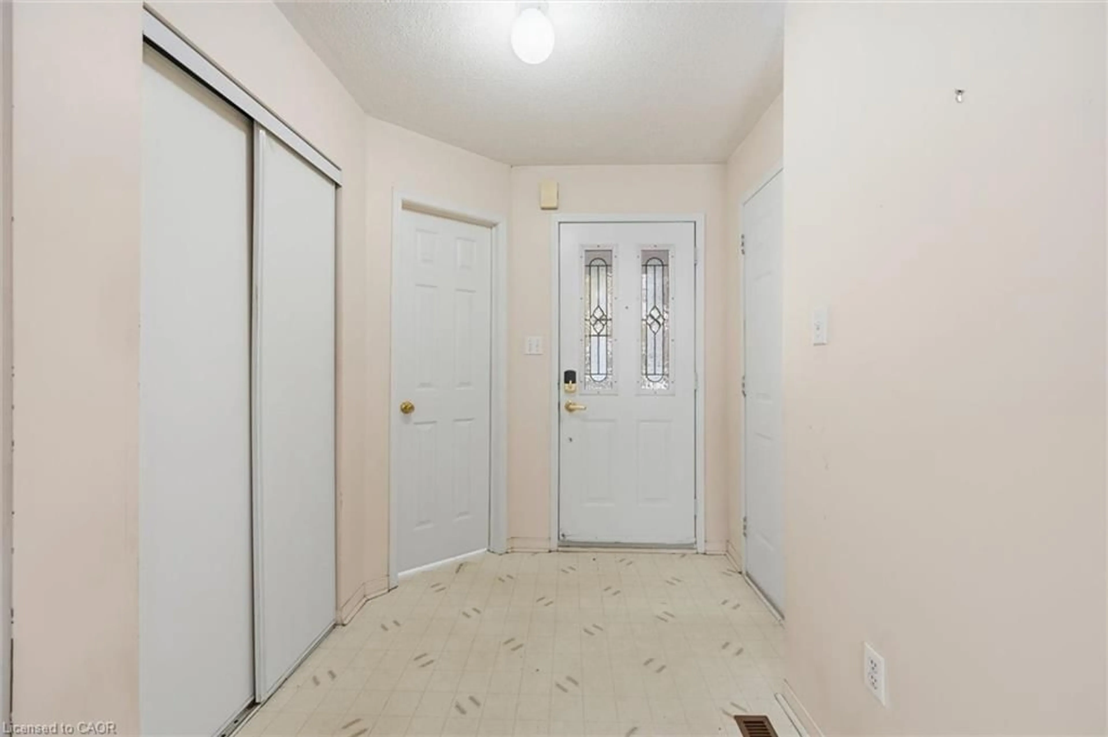 Indoor entryway for 478 Taylor Cres, Burlington Ontario L7L 6J8