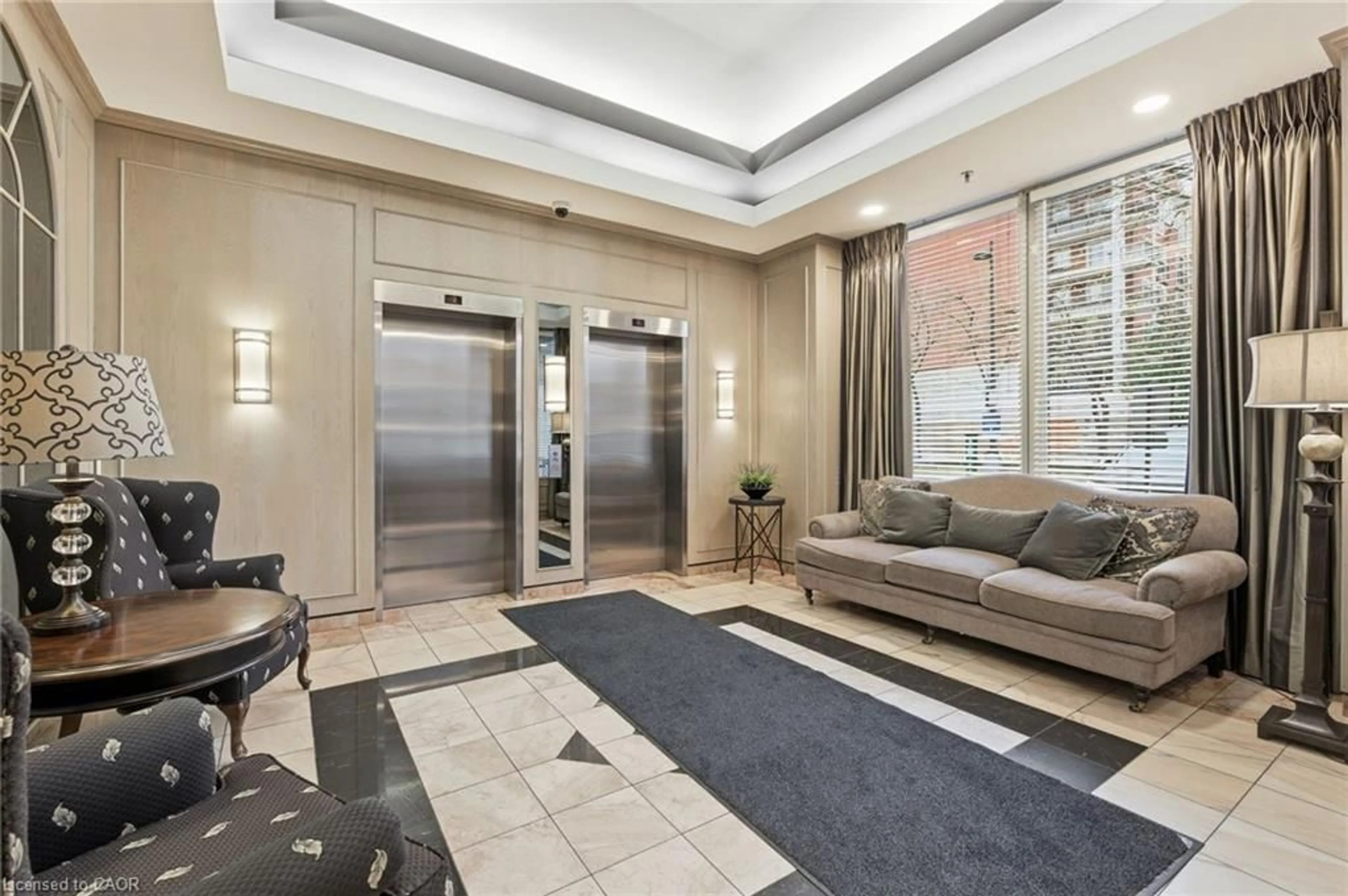 Indoor foyer for 430 Pearl St #403, Burlington Ontario L7R 4J8