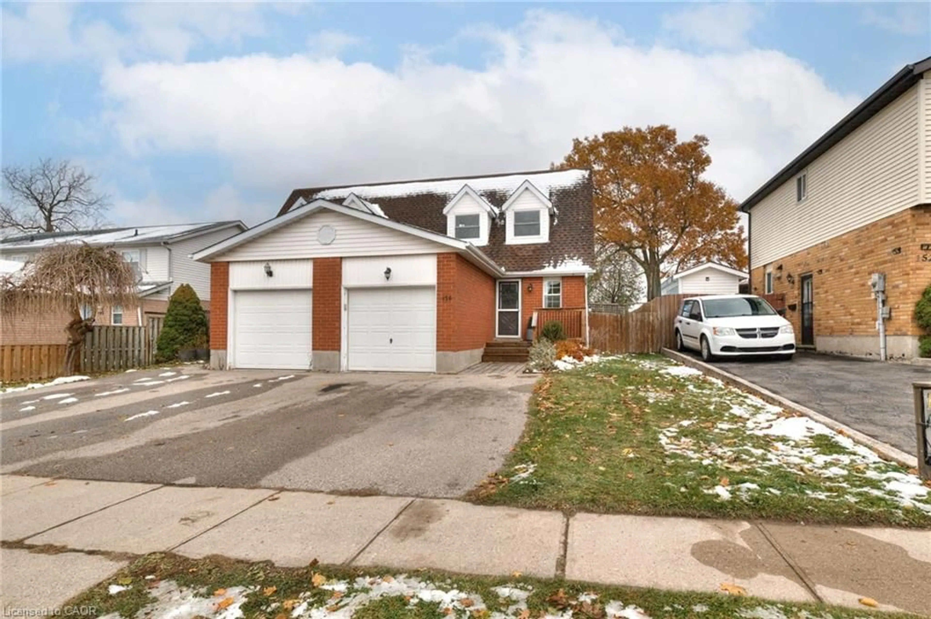 Home with vinyl exterior material, street for 156 Northview Heights Dr, Cambridge Ontario N1R 7M1